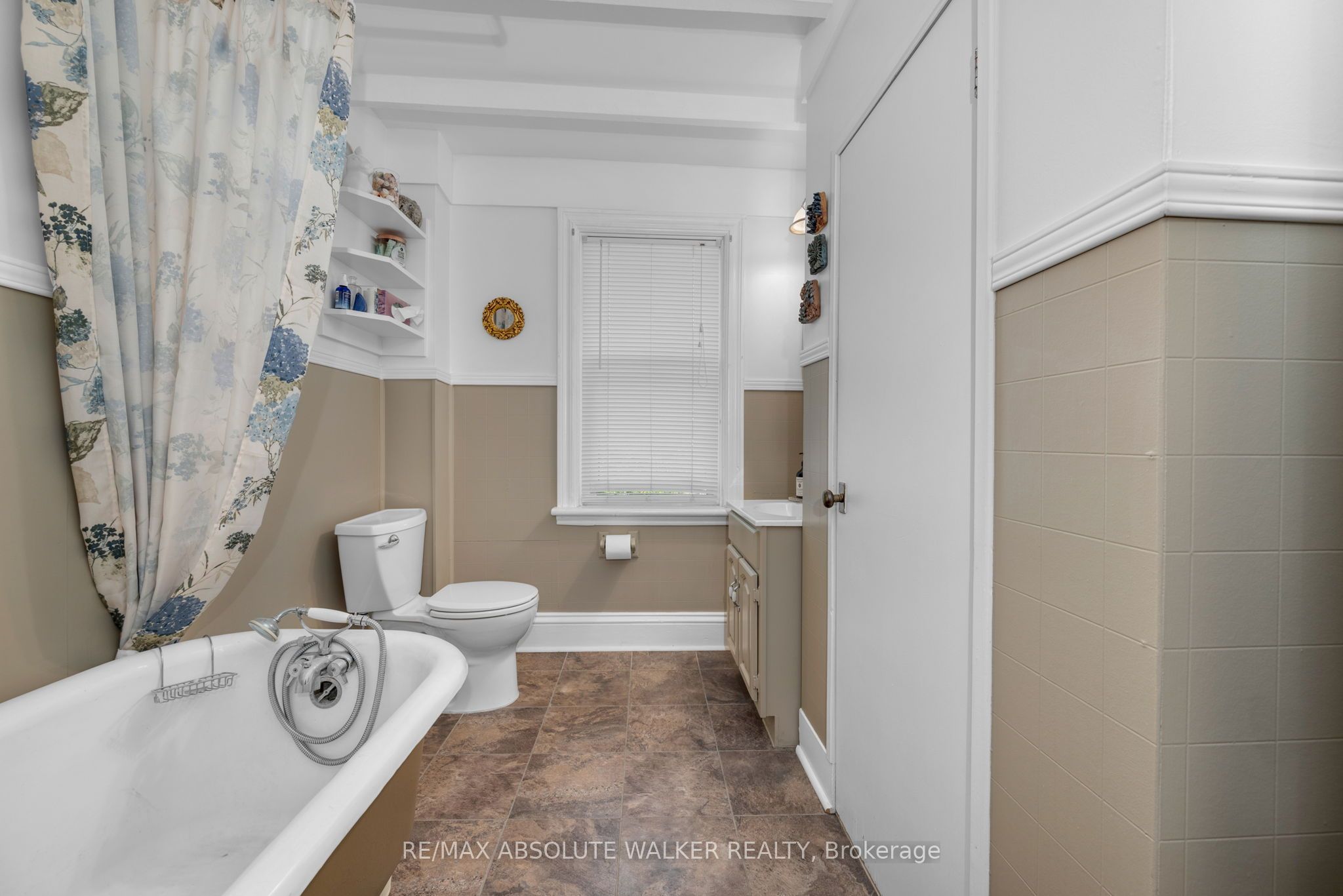 383 Danforth Avenue Property Photo 27