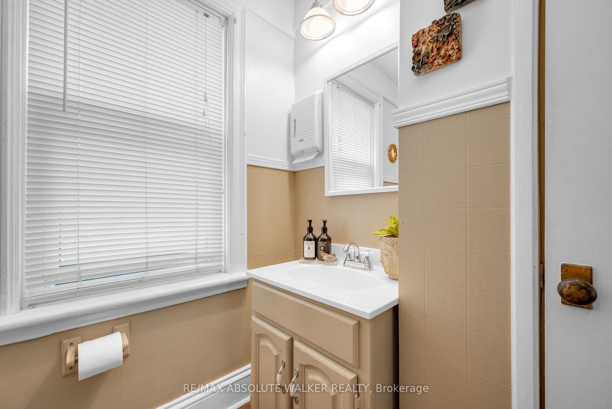383 Danforth Avenue Property Photo 28
