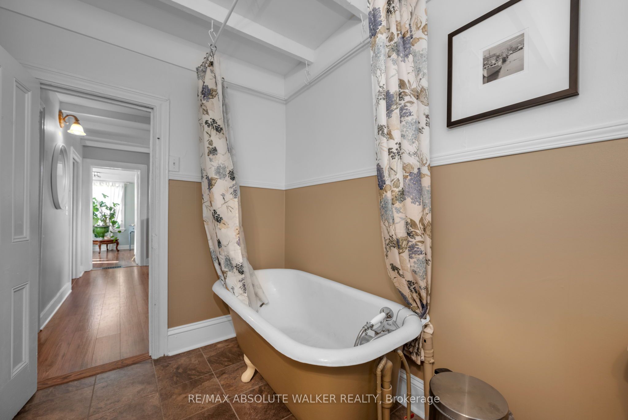 383 Danforth Avenue Property Photo 29