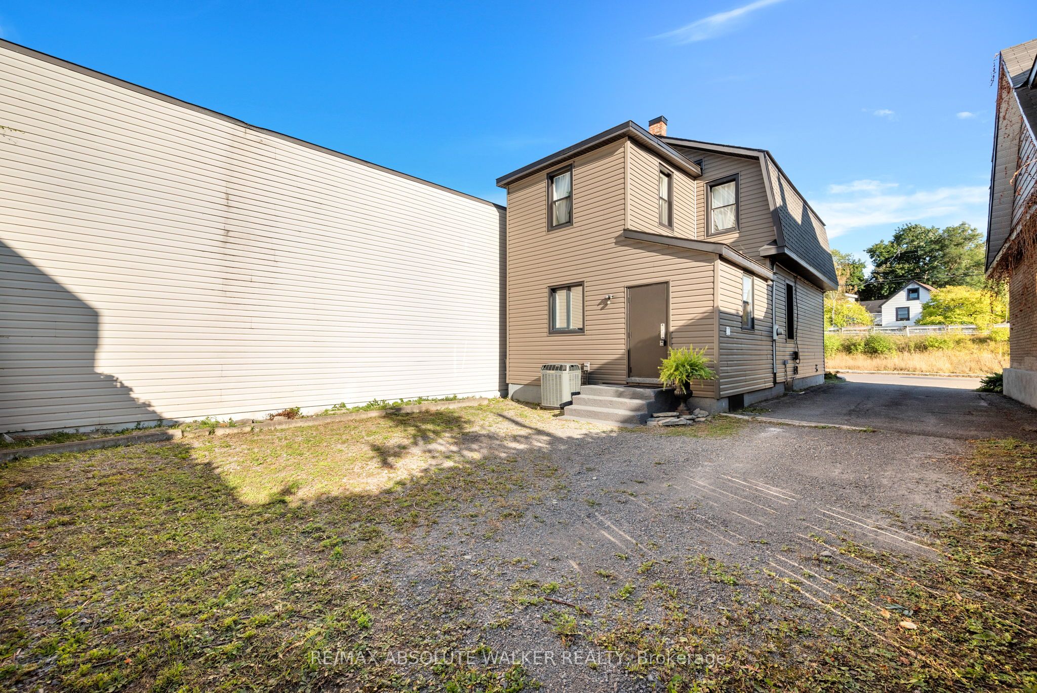 383 Danforth Avenue Property Photo 33