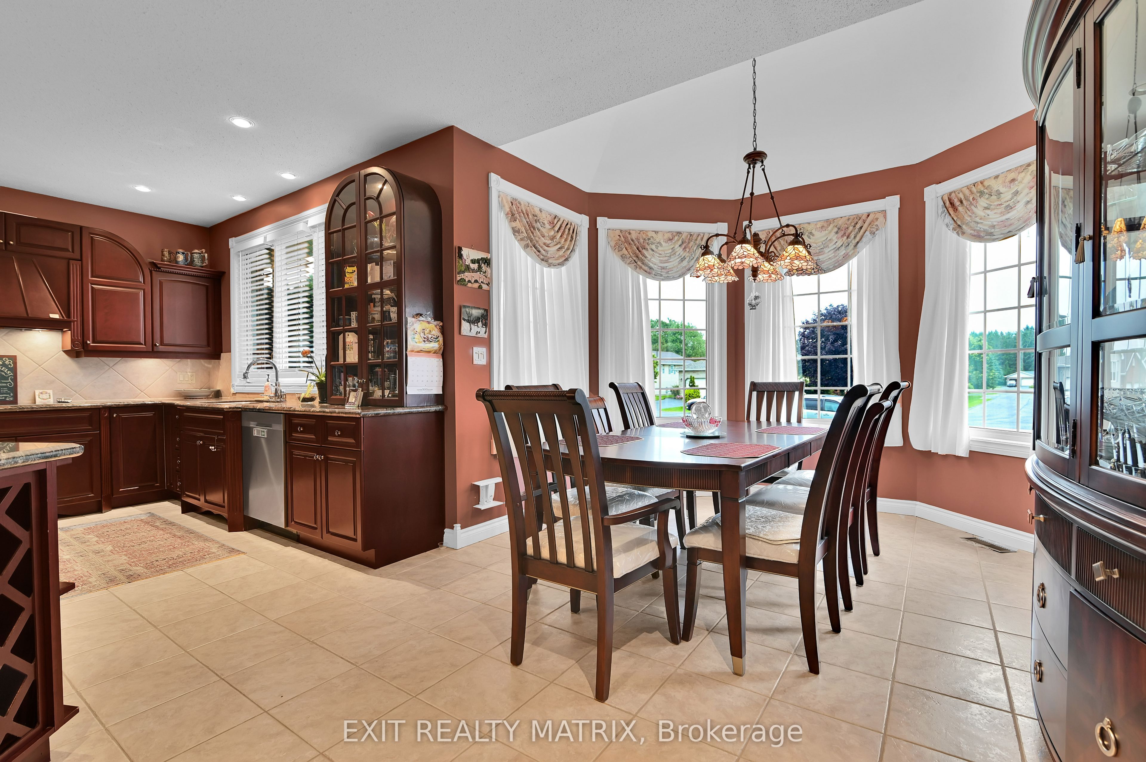 5544 Bridlewood Court Property Photo 10