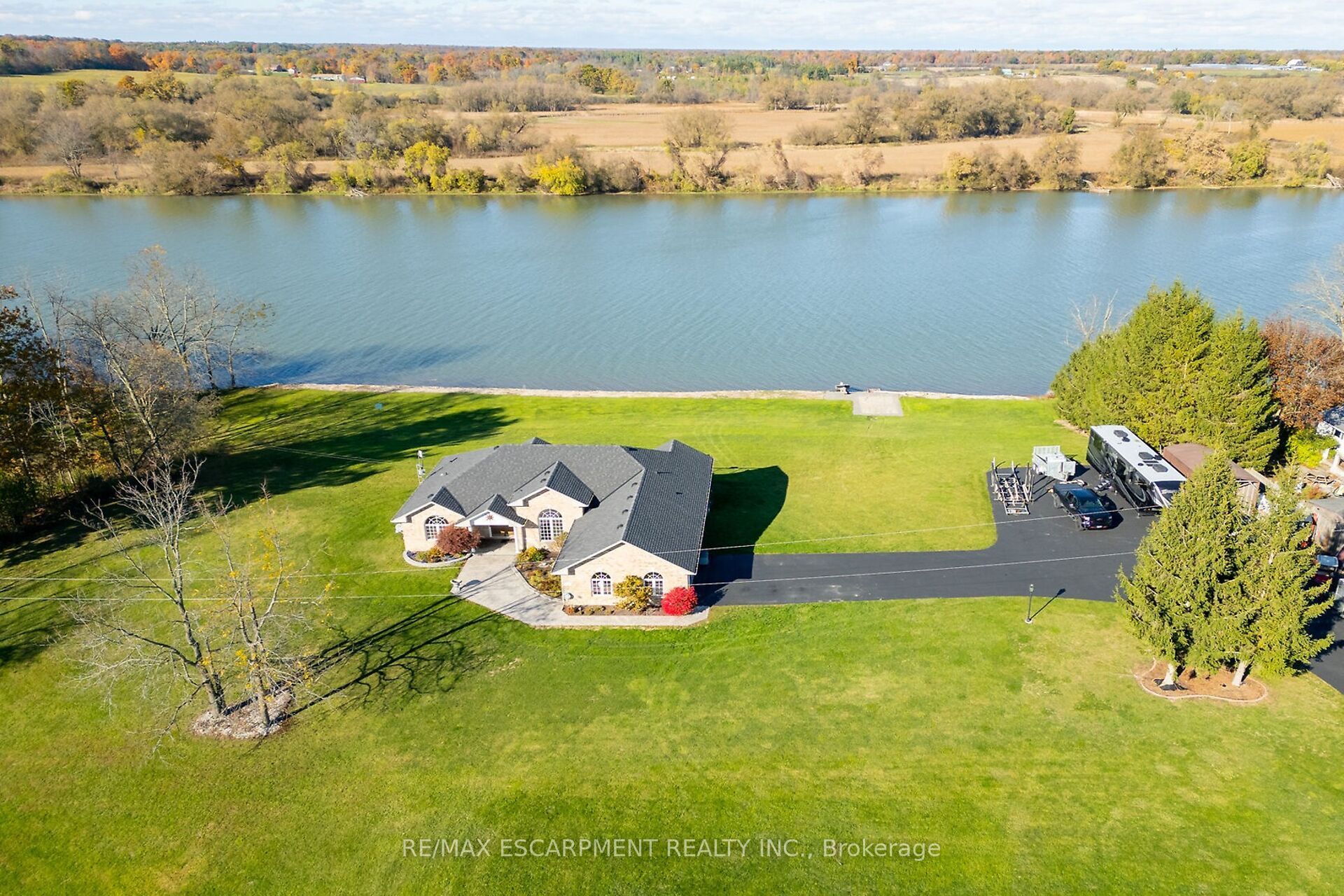 1140 River Road Property Photo 1
