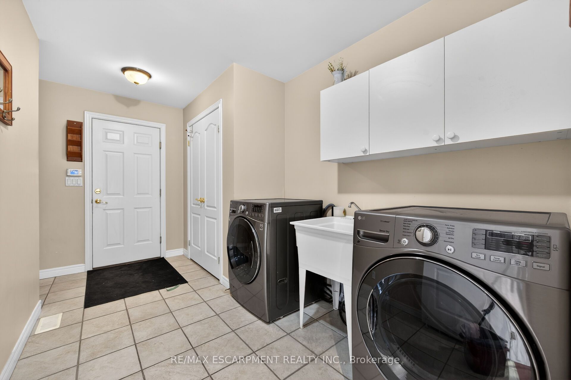 1140 River Road Property Photo 31