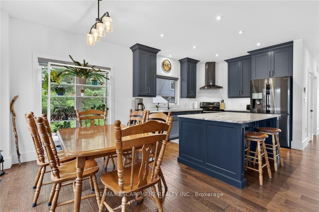 1300 River Road Property Photo 15