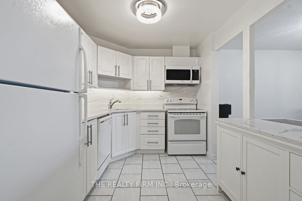 858 Commissioners Road E 1206 Property Photo 16