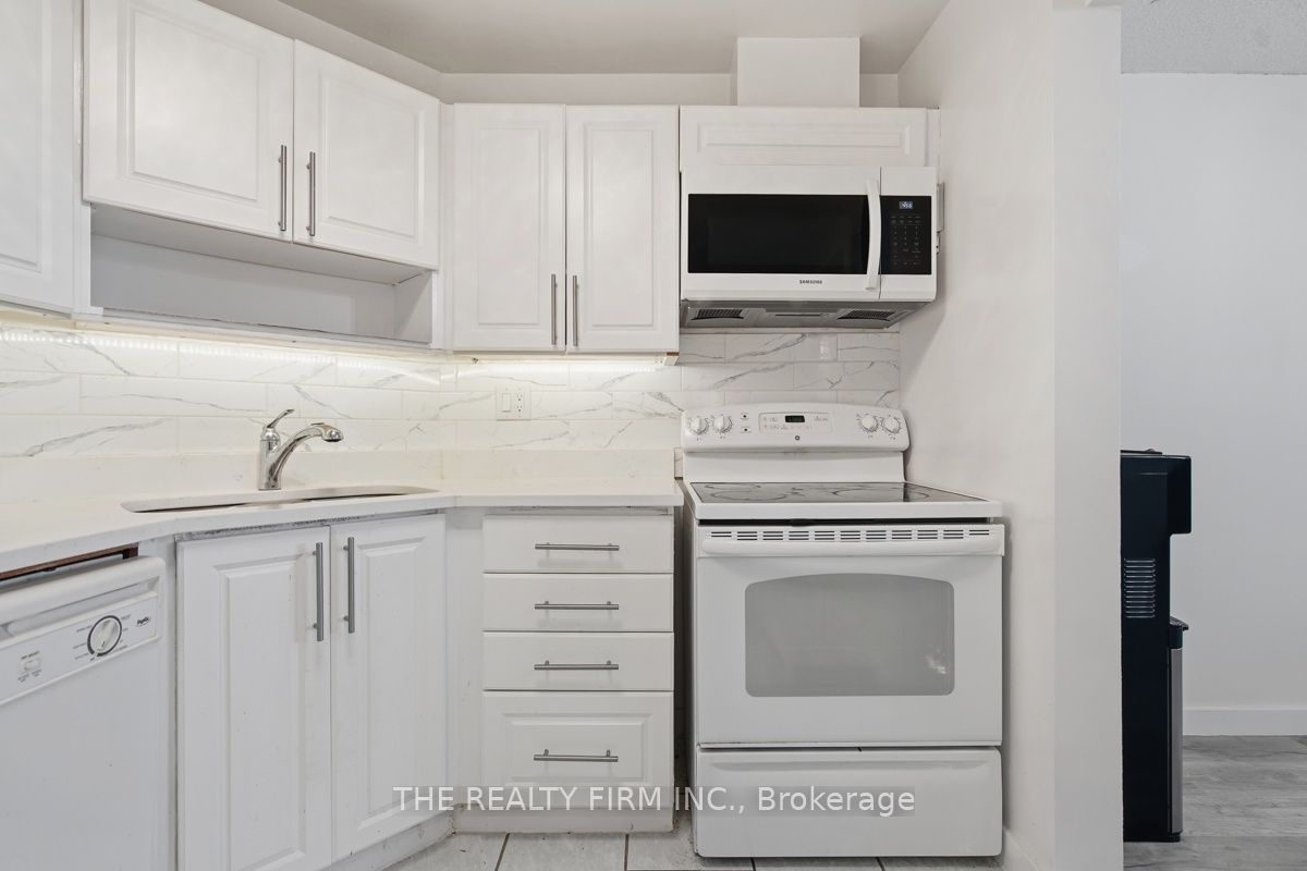 858 Commissioners Road E 1206 Property Photo 17