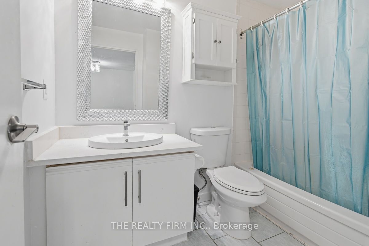 858 Commissioners Road E 1206 Property Photo 21