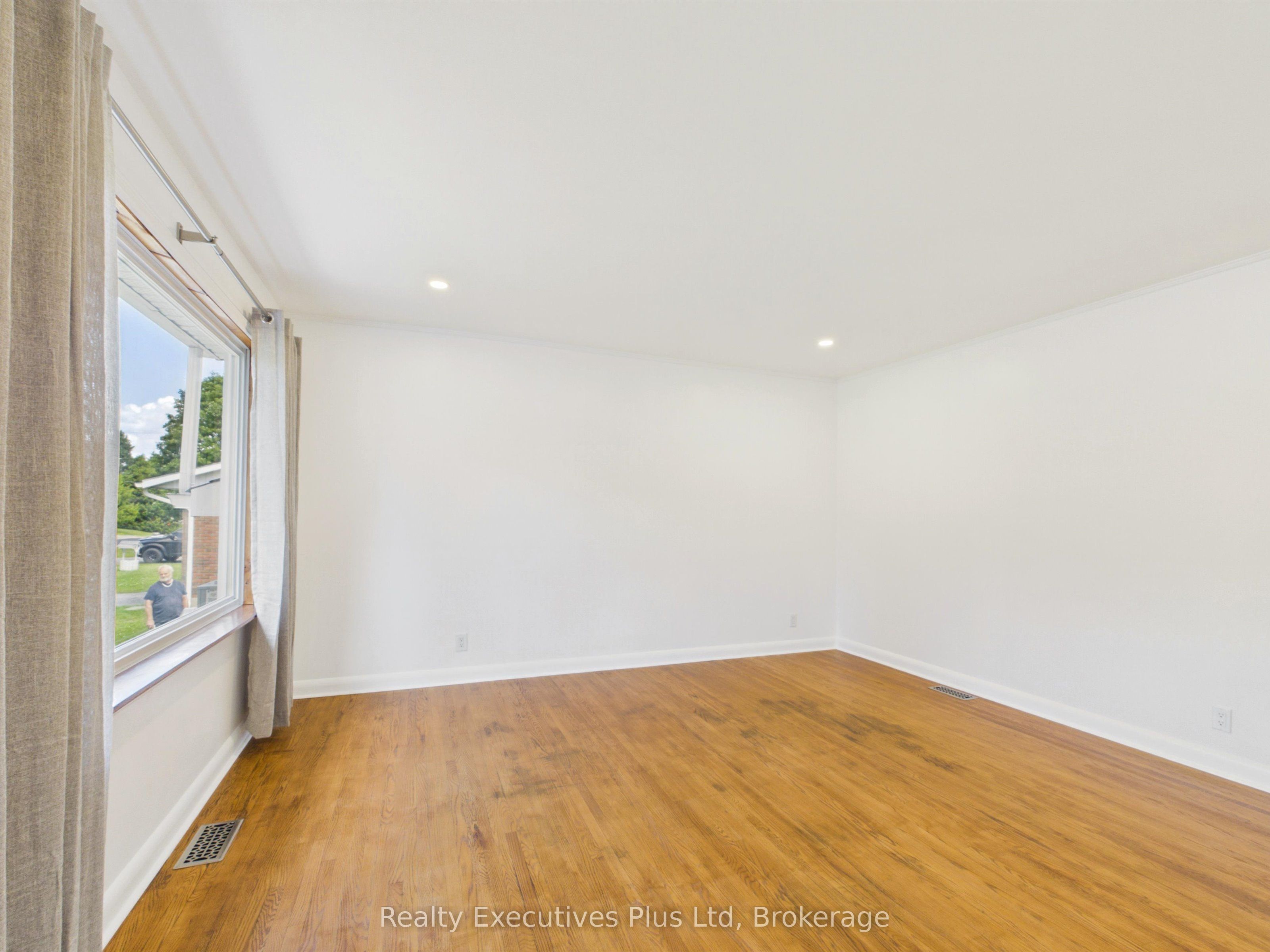 29 Queen Street Property Photo 7