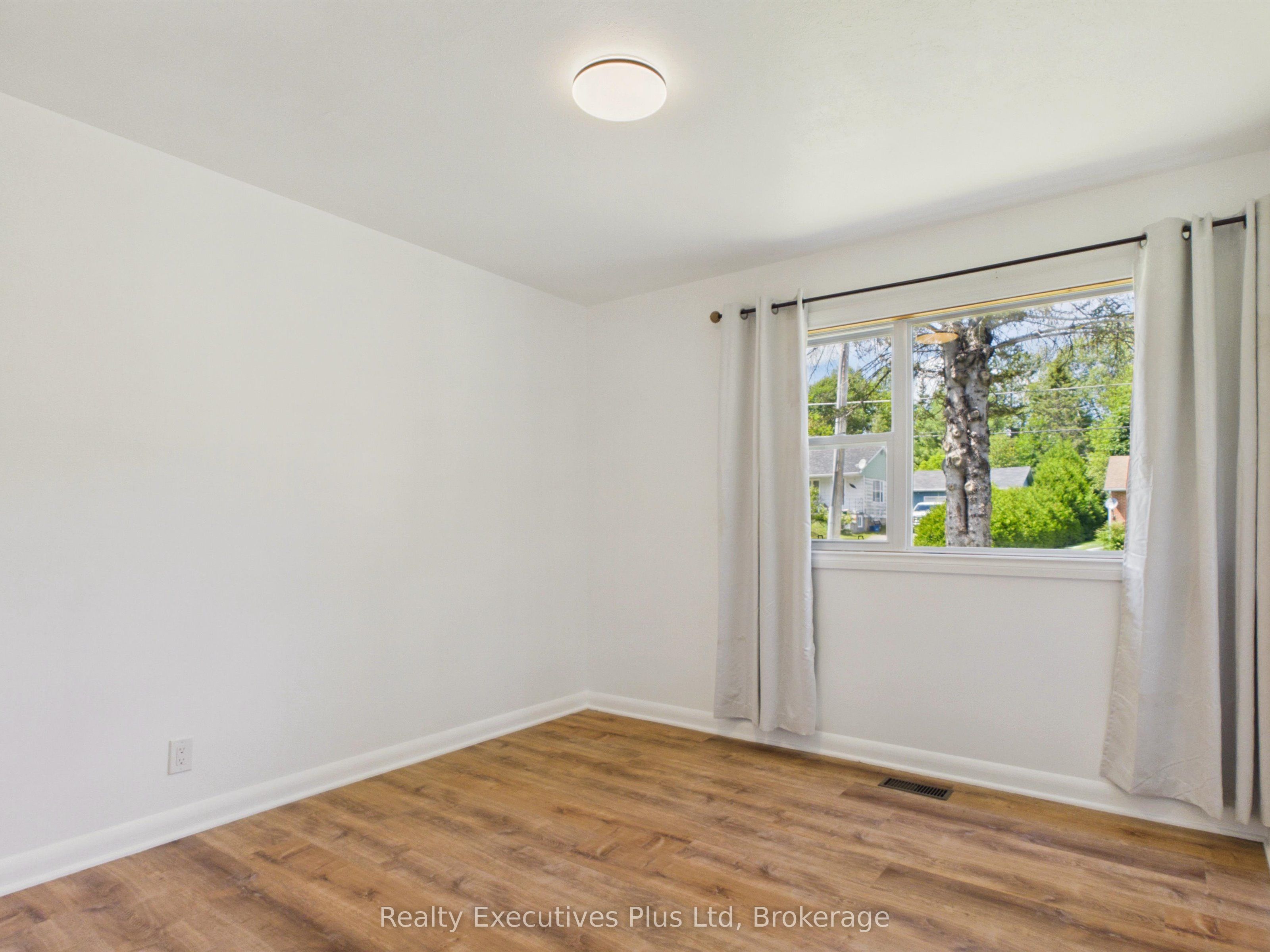 29 Queen Street Property Photo 30