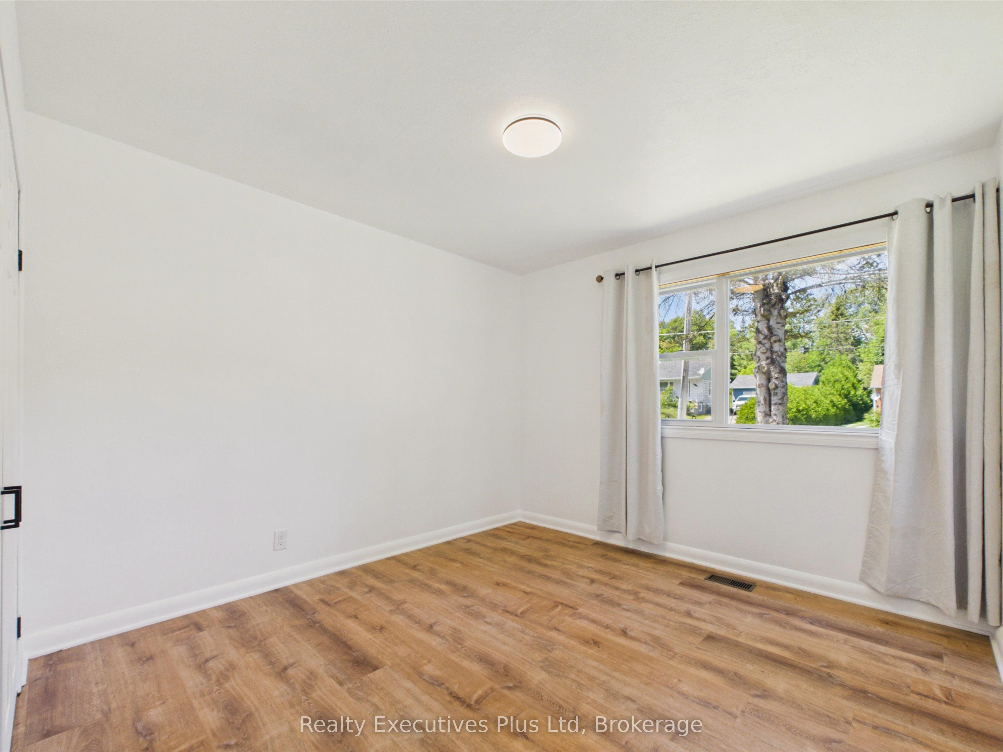 29 Queen Street Property Photo 35