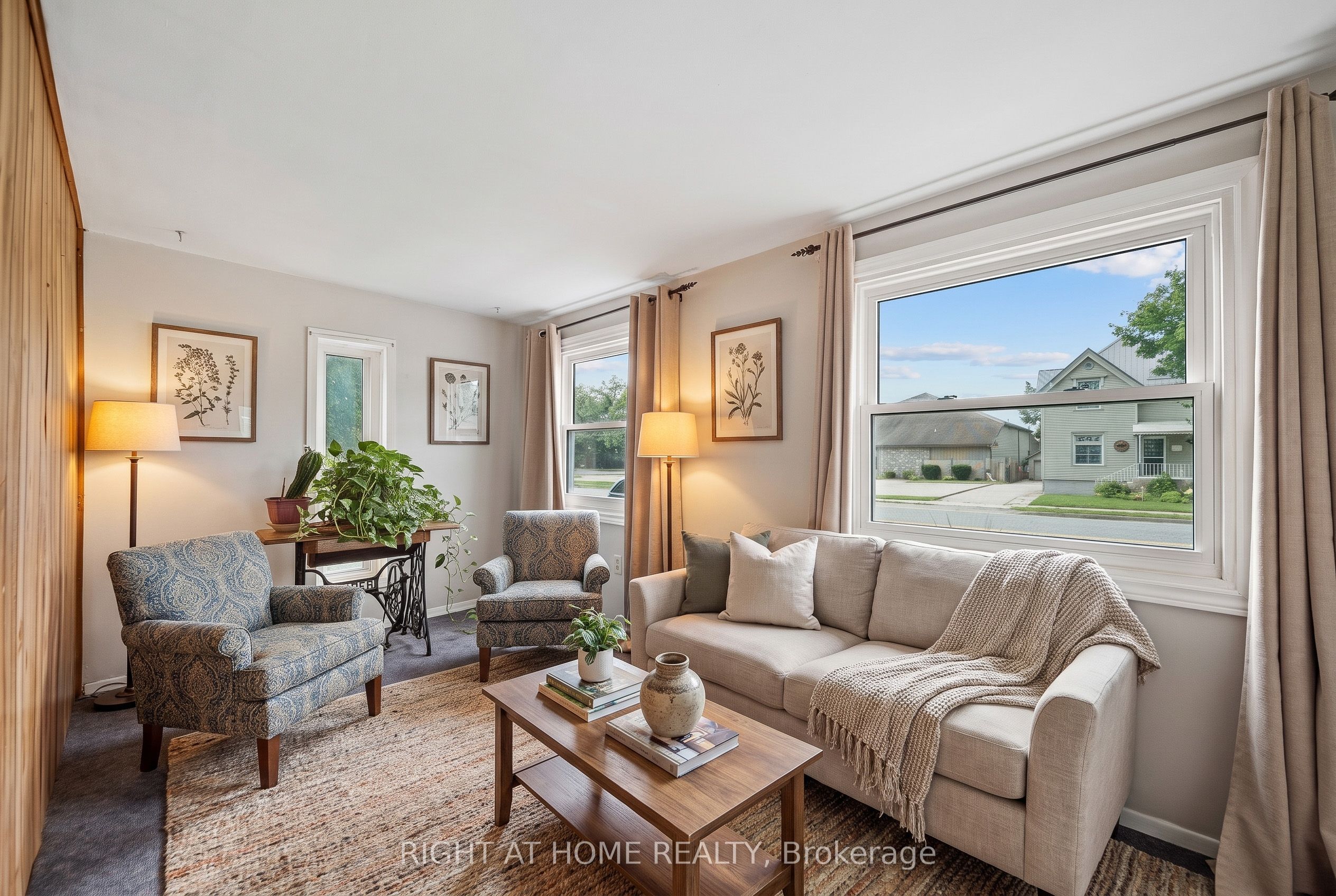 335 Talbot Street E Property Photo 5