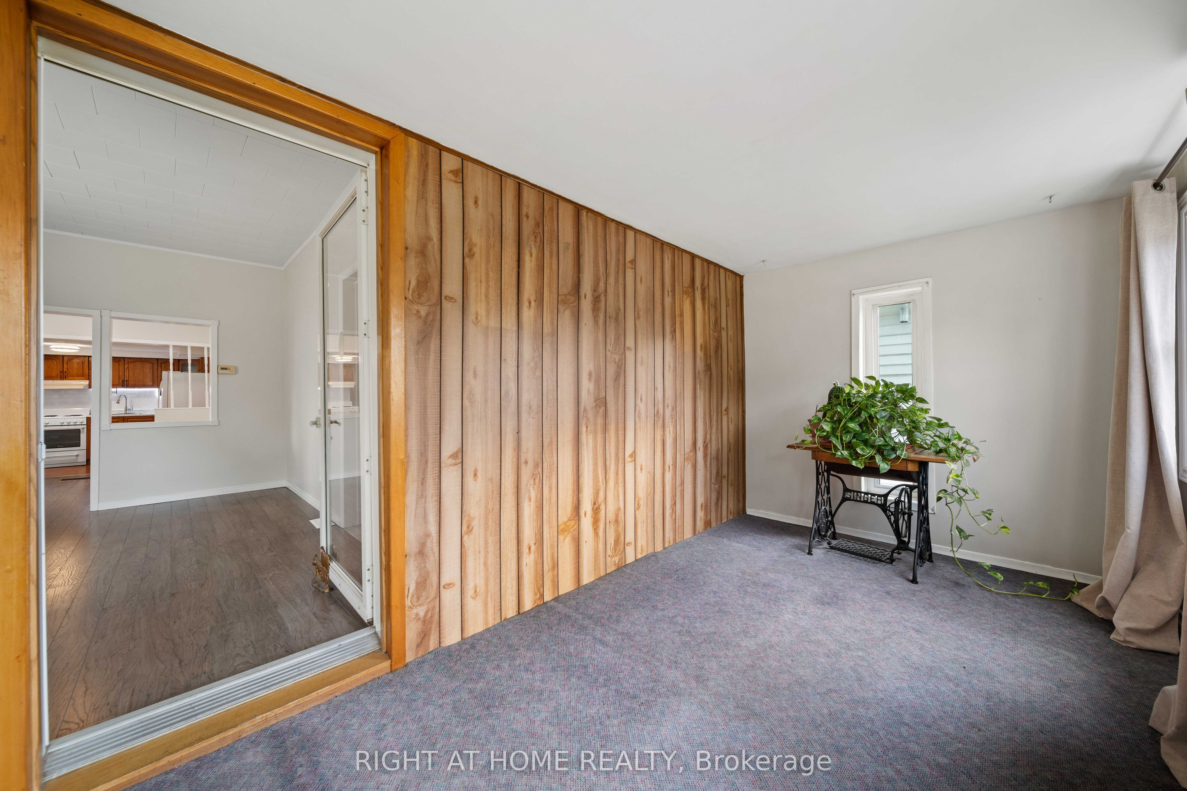 335 Talbot Street E Property Photo 7