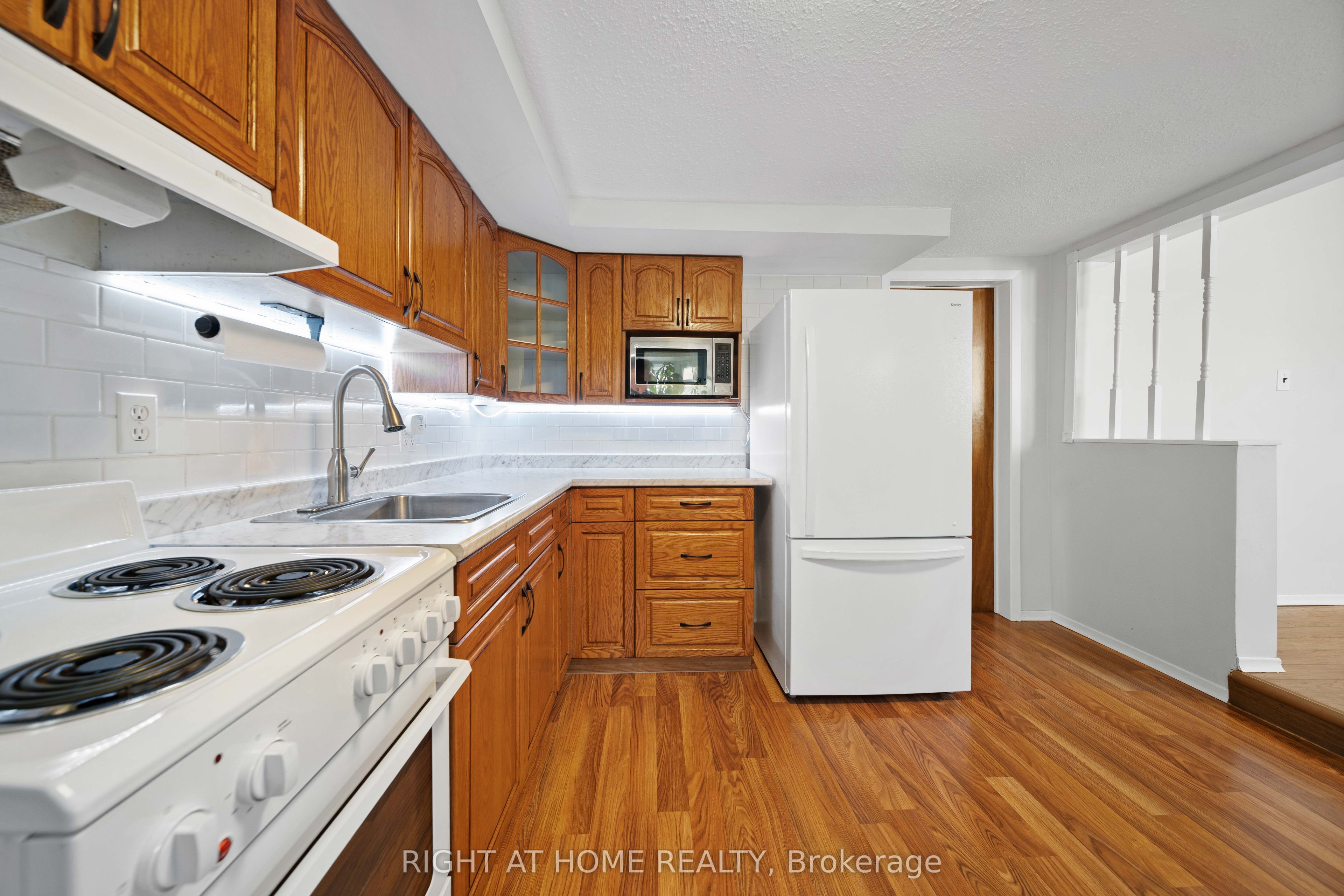 335 Talbot Street E Property Photo 24