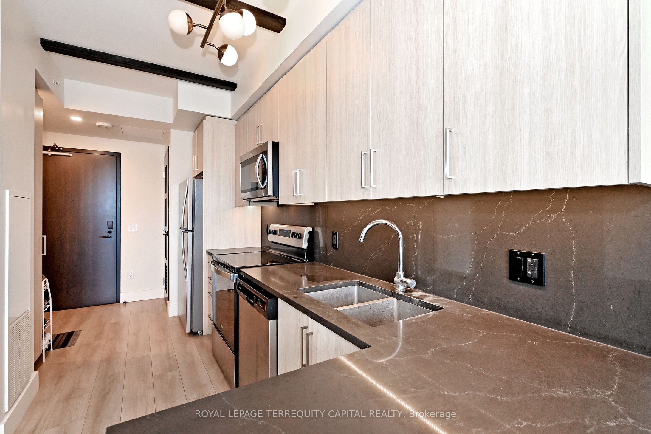 145 Columbia Street W 2001 Property Photo 17