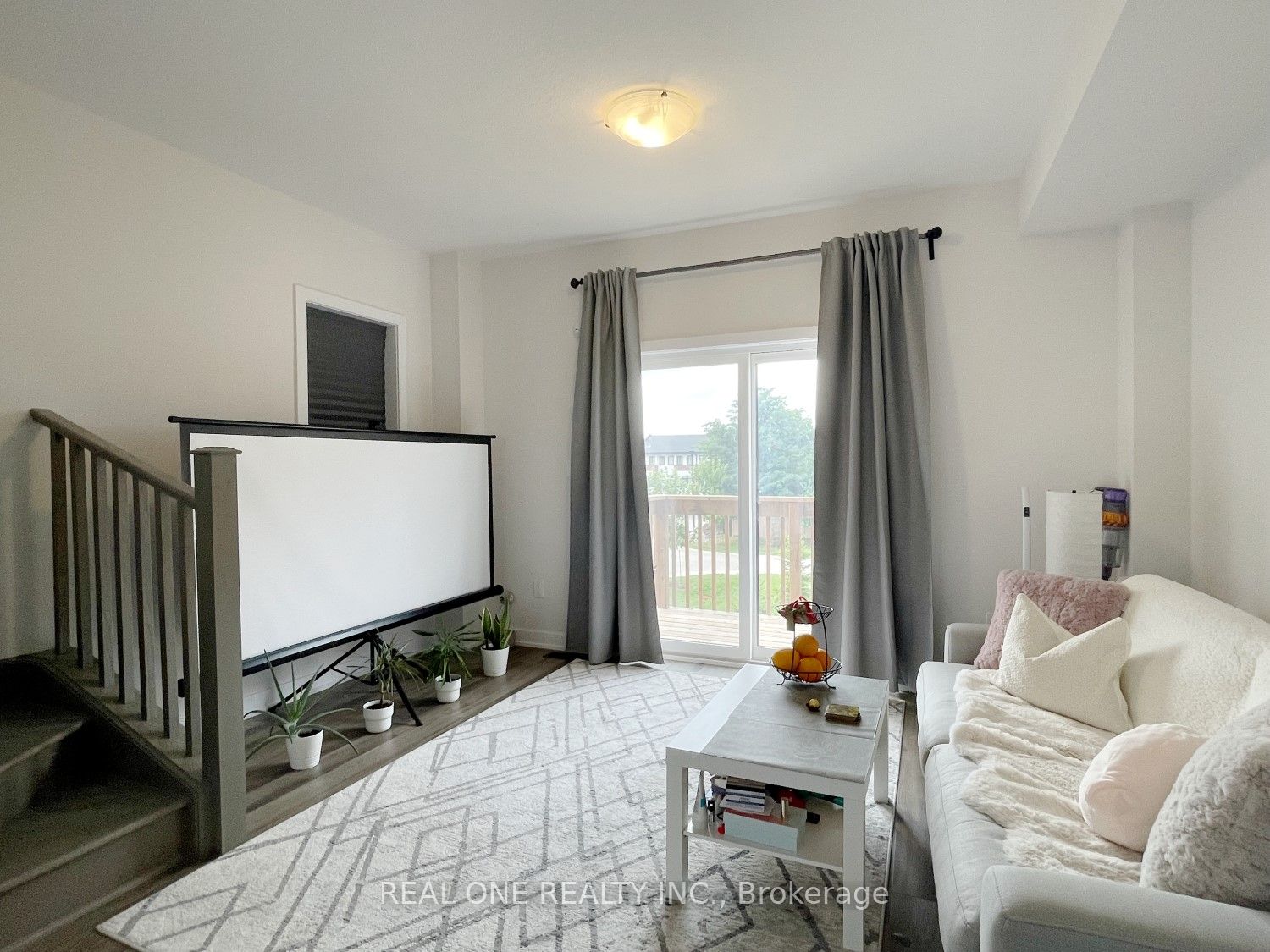 1 Markle Crescent Property Photo 4