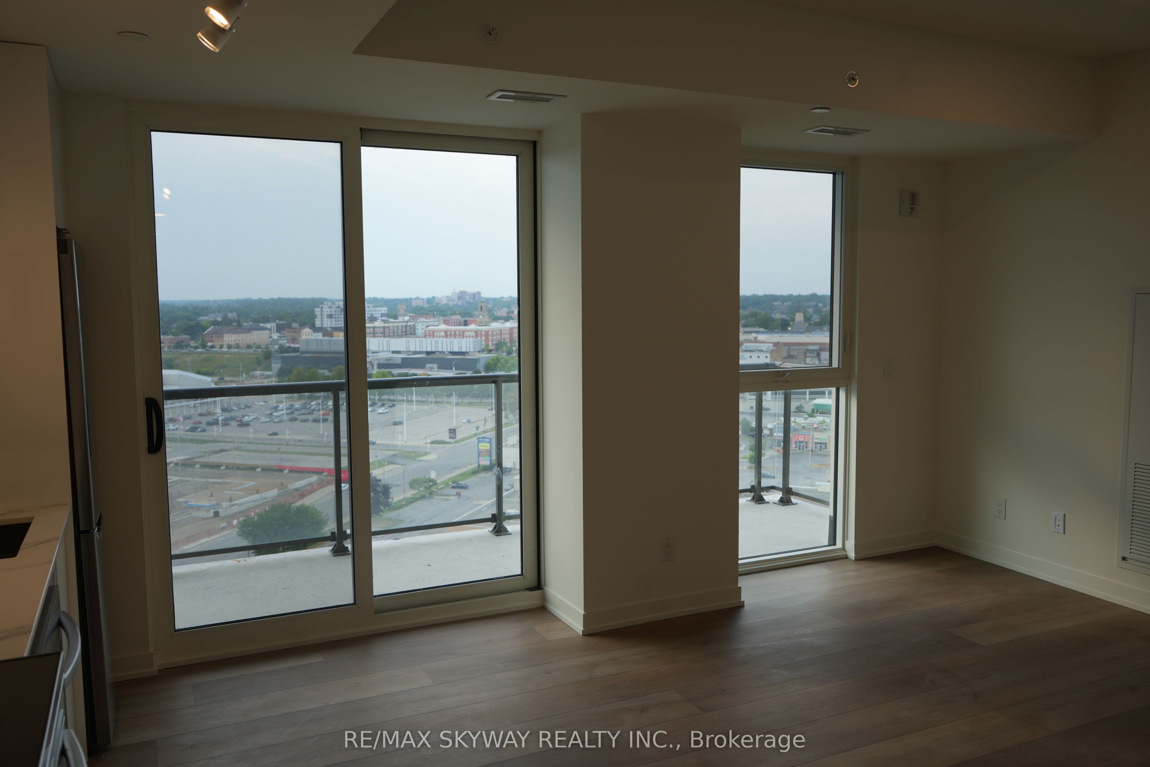 33 Erie Avenue 1501 Property Photo 1