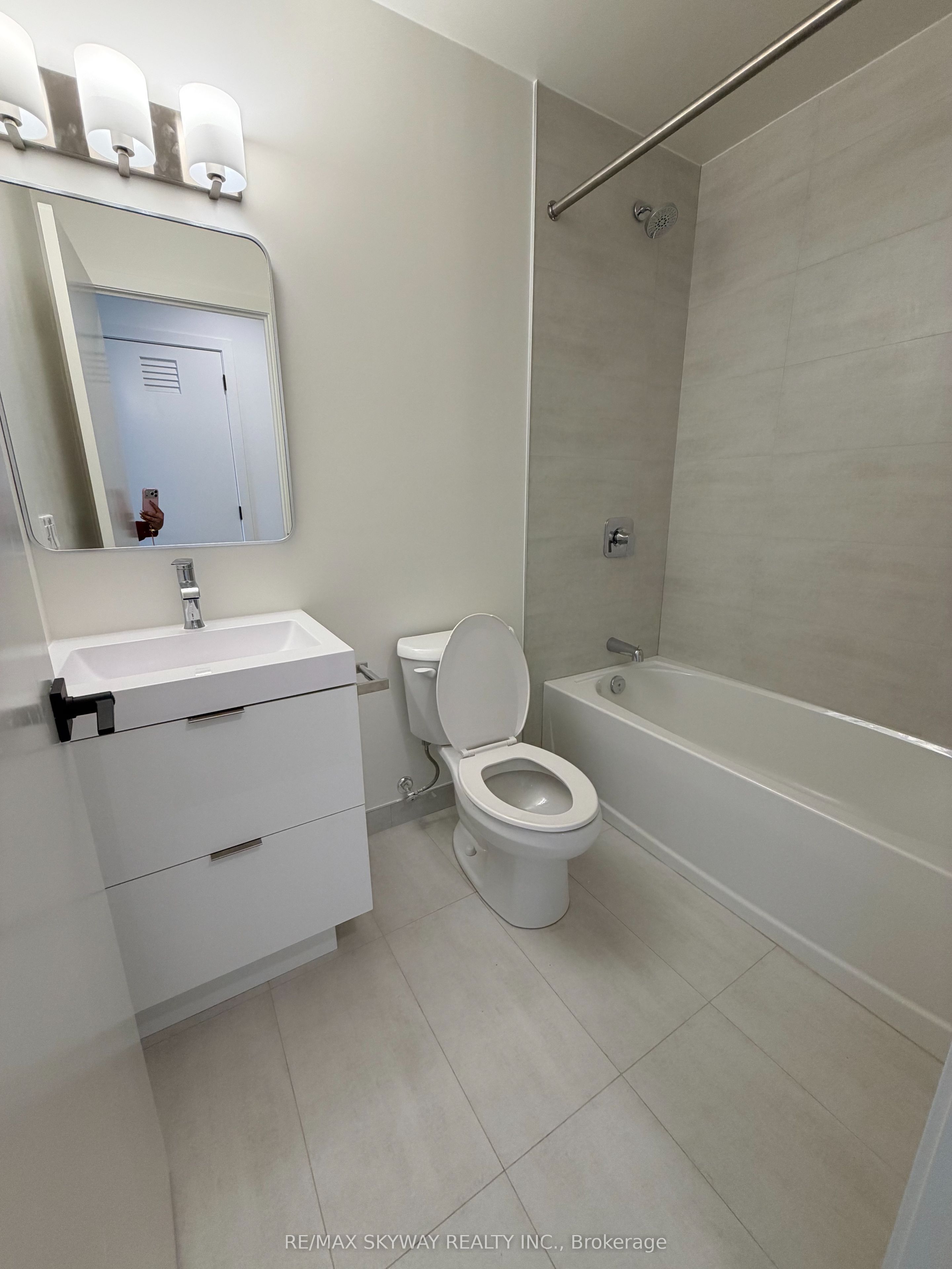 33 Erie Avenue 1501 Property Photo 7