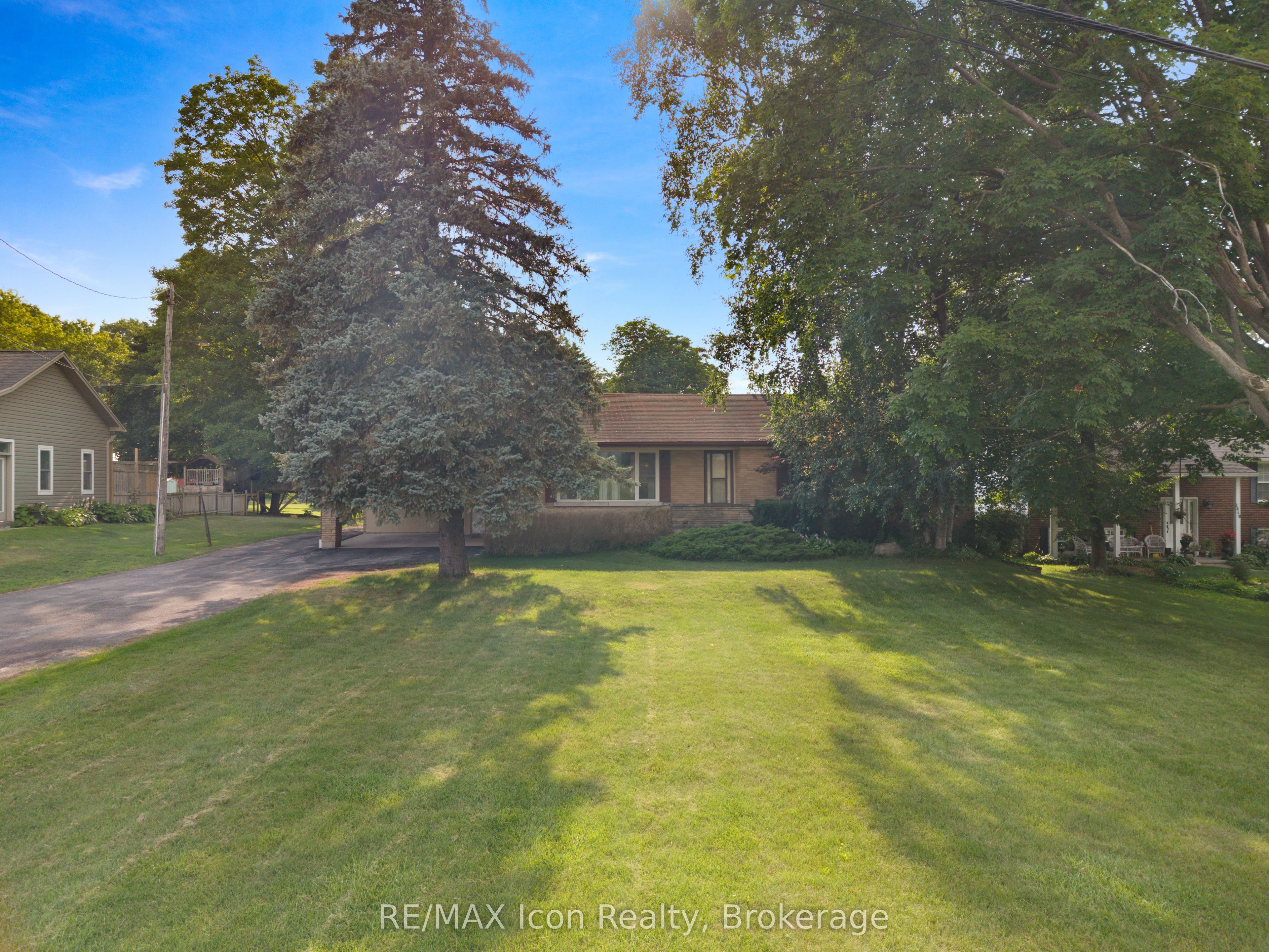 1645 King Street N Property Photo 1