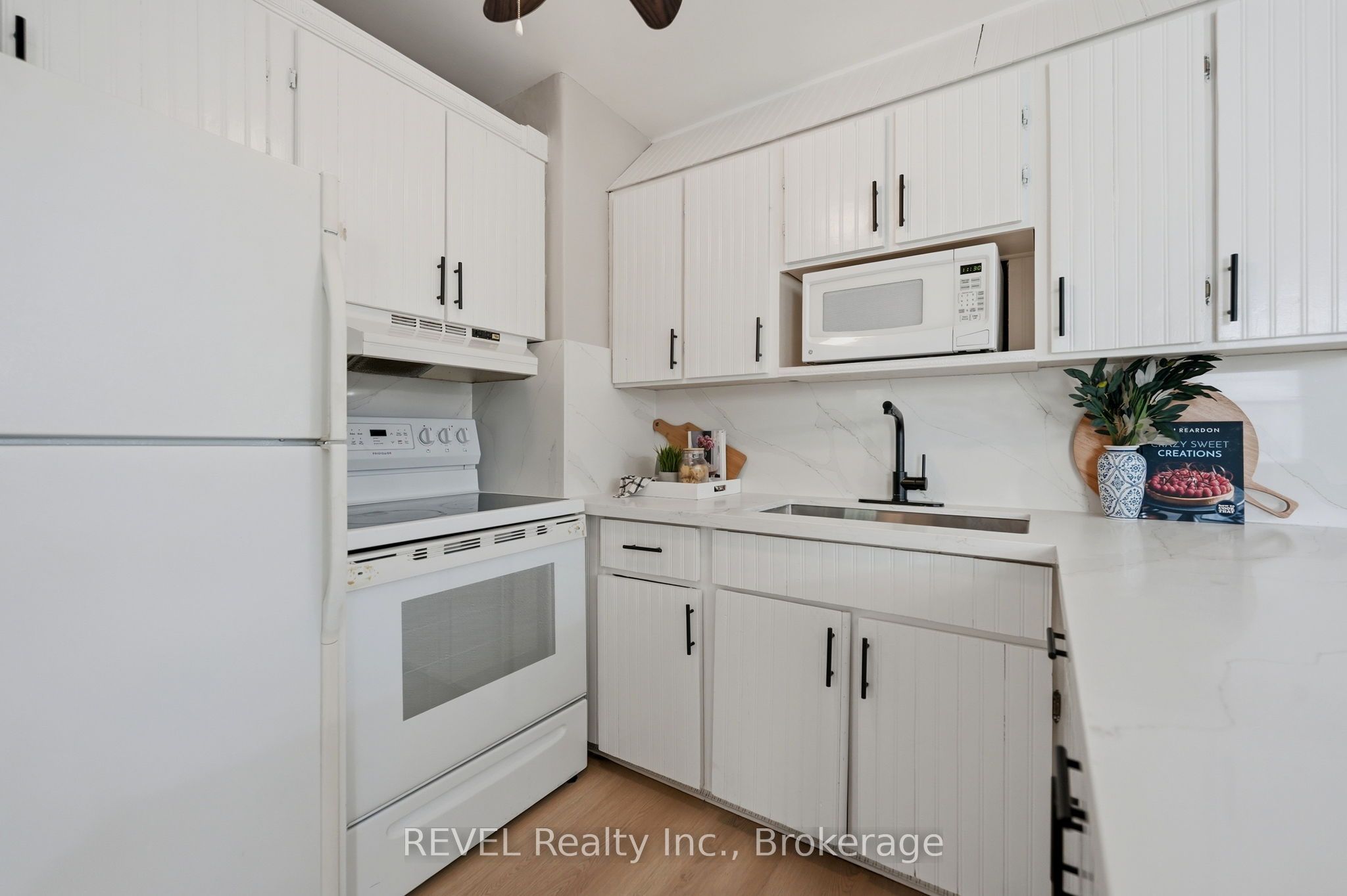 7962 Booth Street Property Photo 9