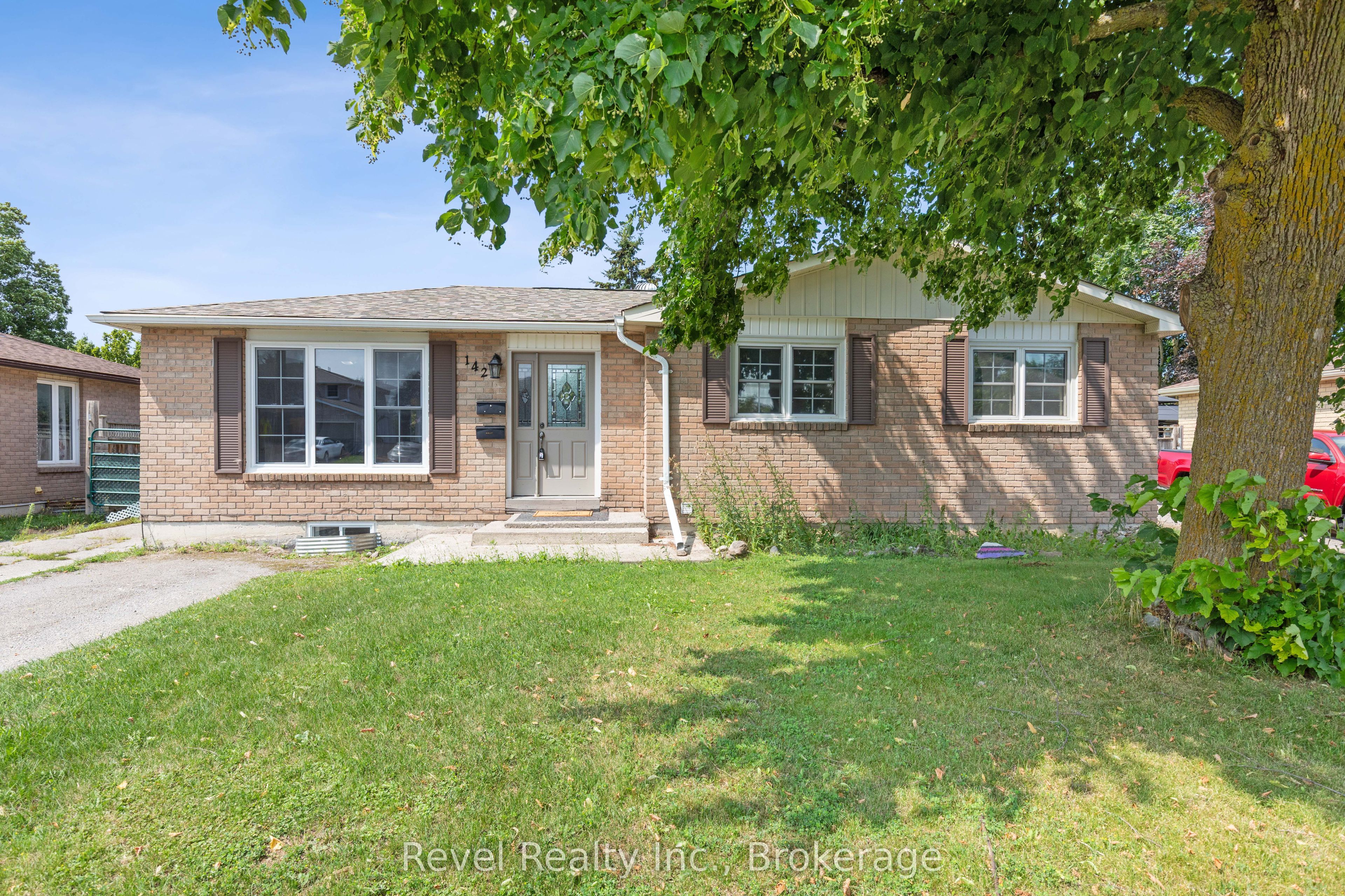 142 Sanderling Crescent Property Photo 1