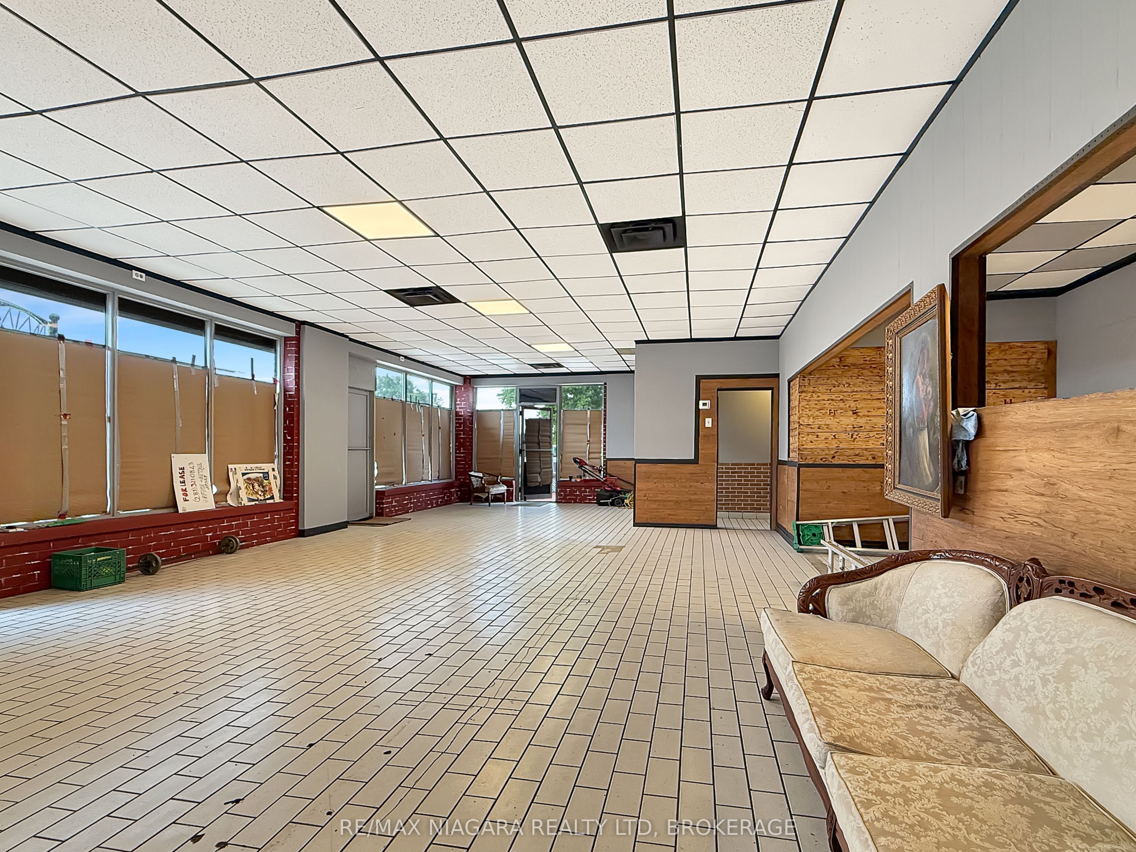 607 Niagara Boulevard Property Photo 4