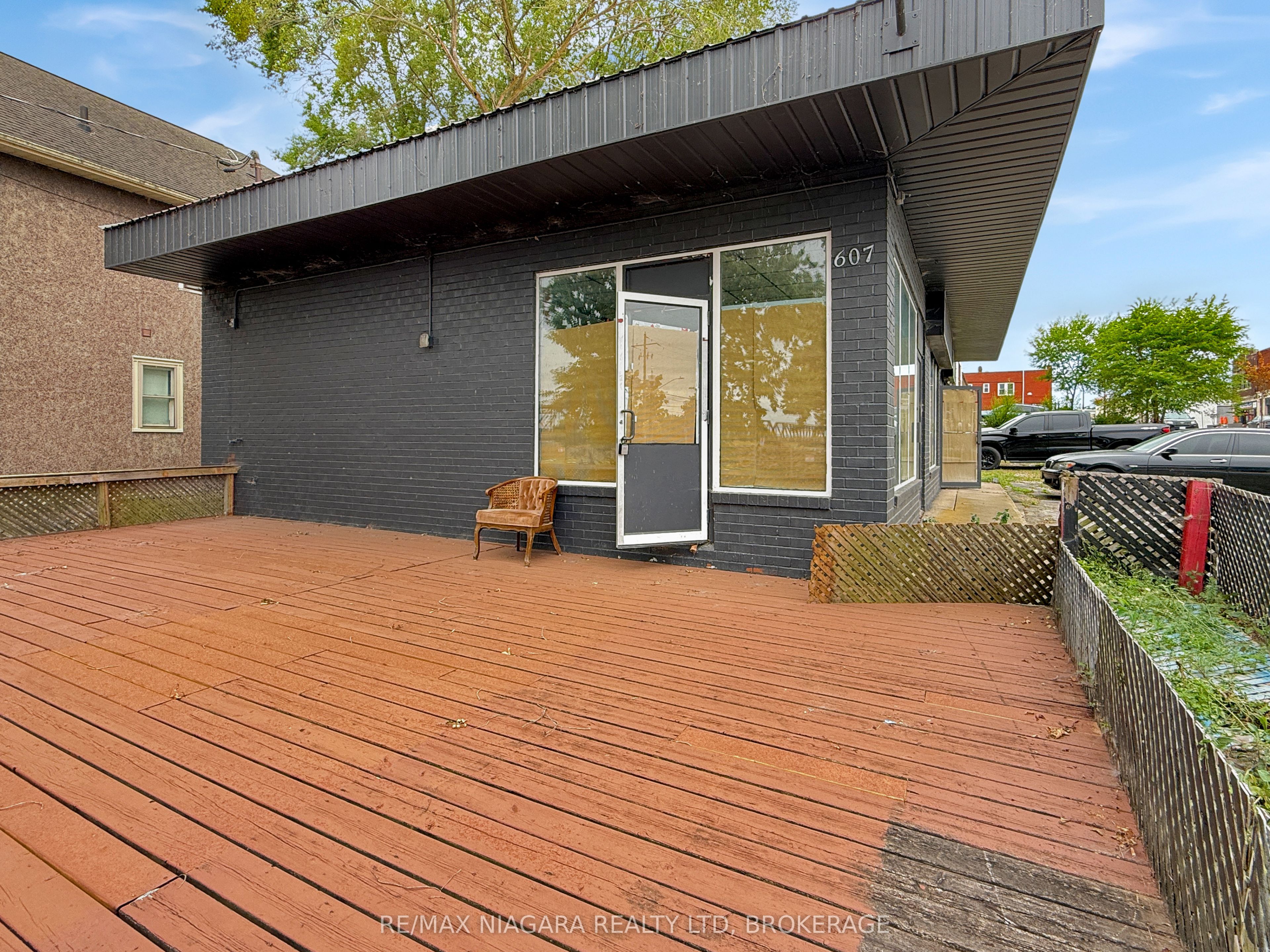 607 Niagara Boulevard Property Photo 11