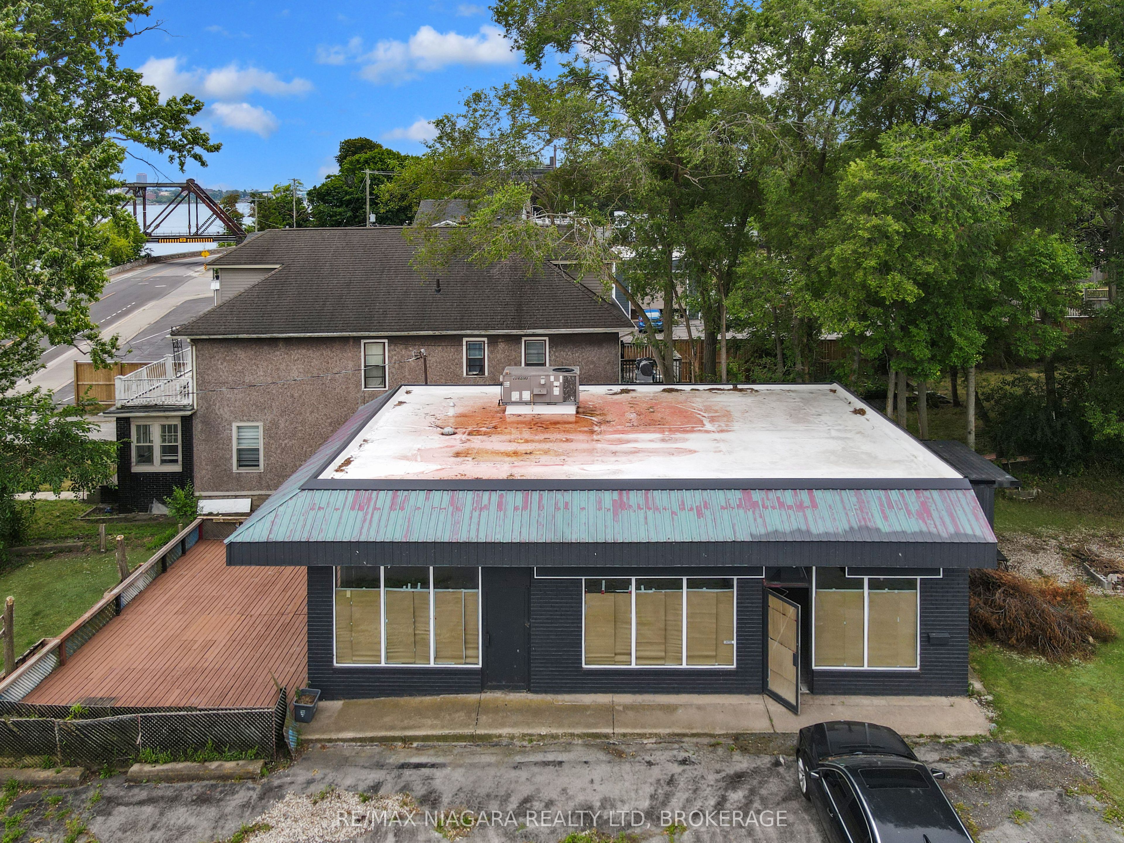 607 Niagara Boulevard Property Photo 13