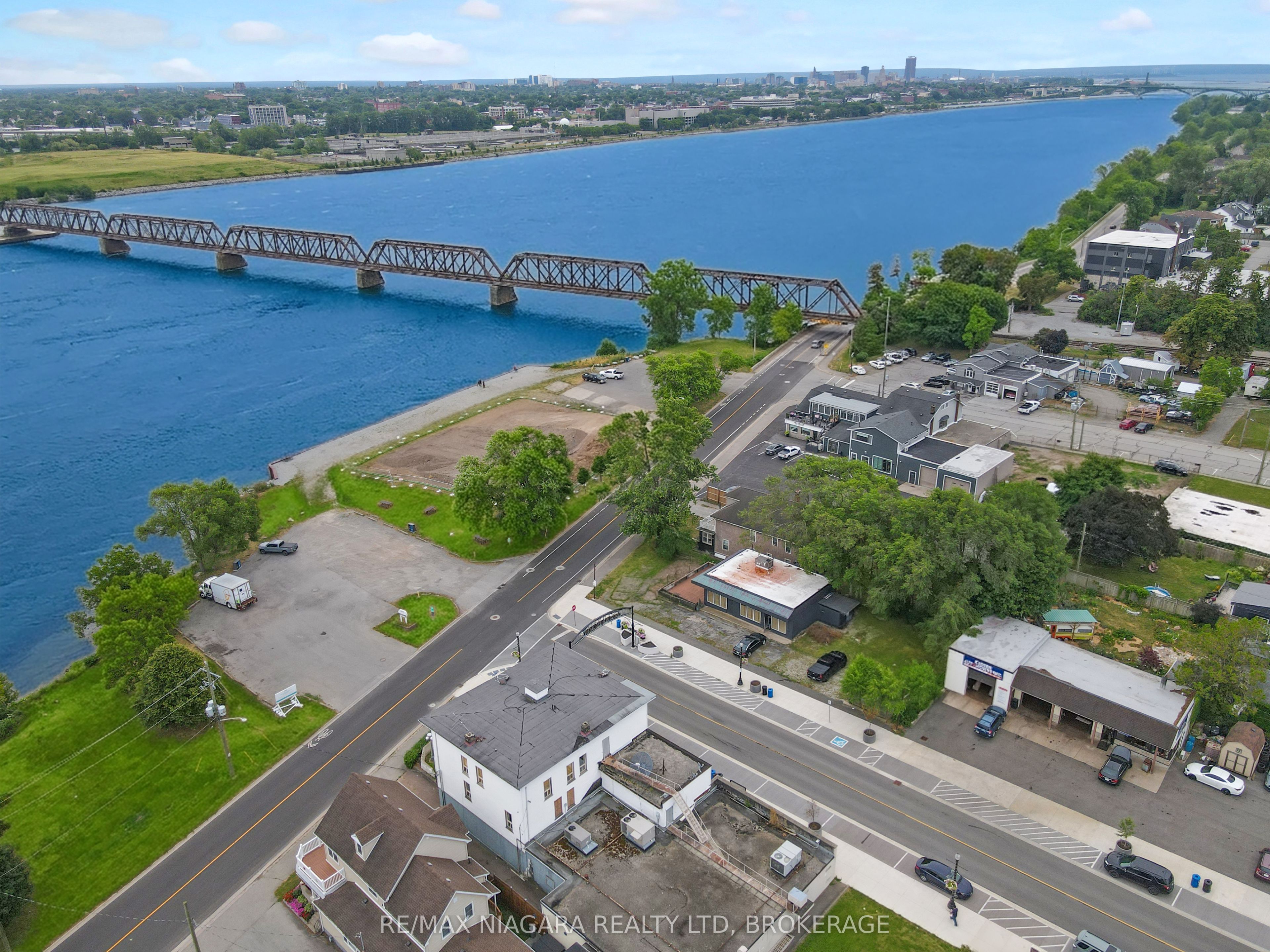 607 Niagara Boulevard Property Photo 16