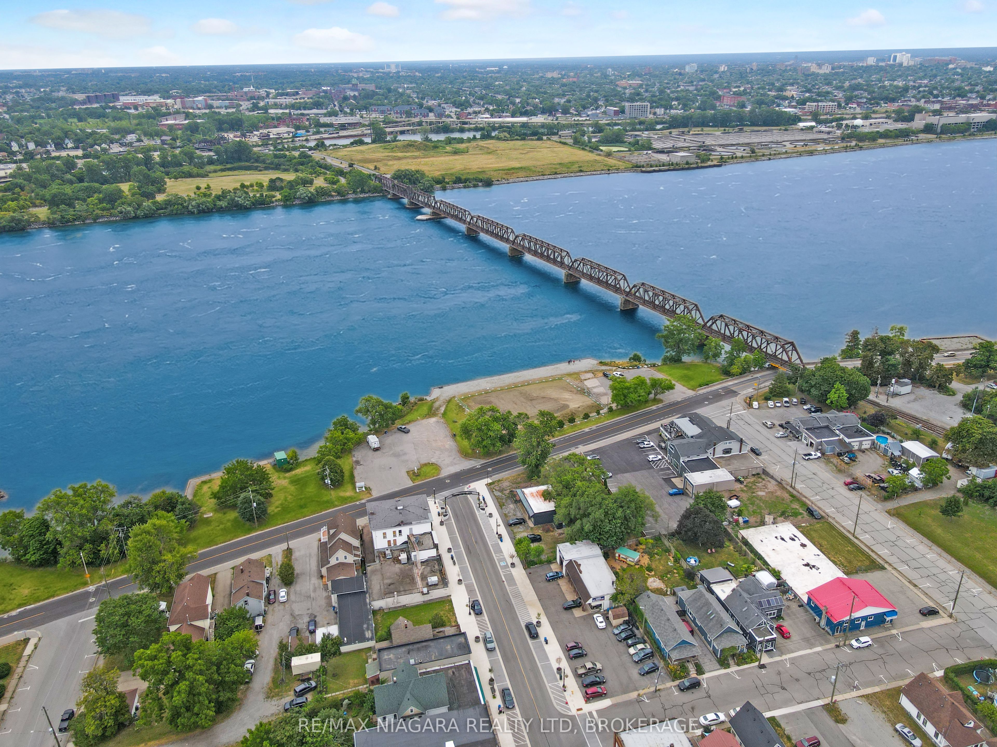 607 Niagara Boulevard Property Photo 17