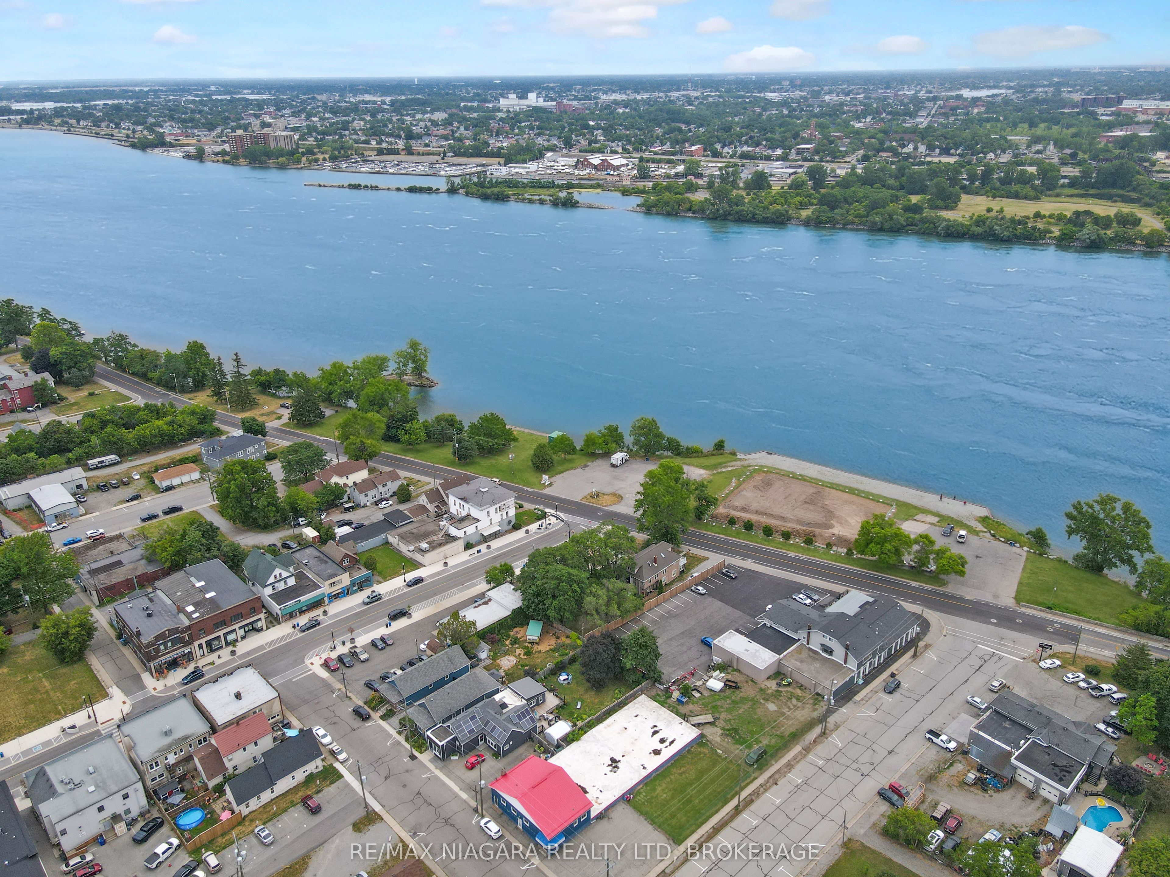 607 Niagara Boulevard Property Photo 18