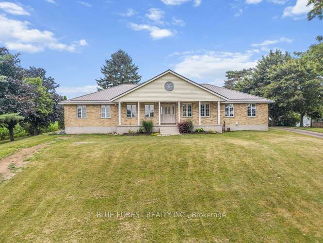 9869 Currie Road Property Photo 2