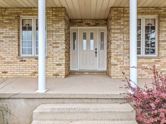 9869 Currie Road Property Photo 4