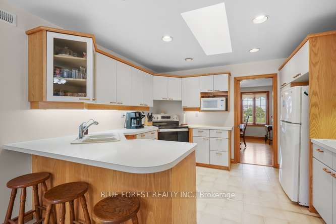 9869 Currie Road Property Photo 10