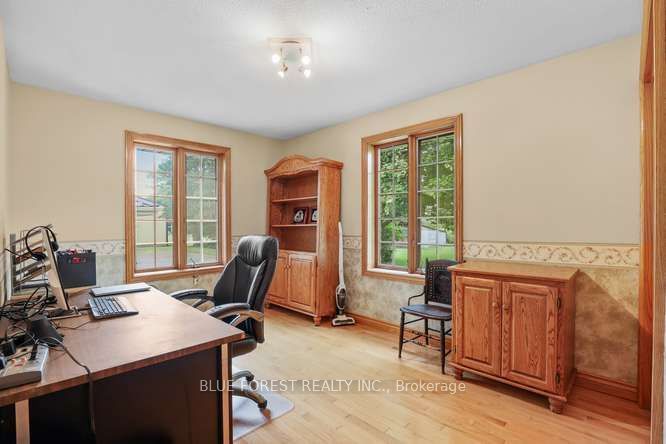 9869 Currie Road Property Photo 23