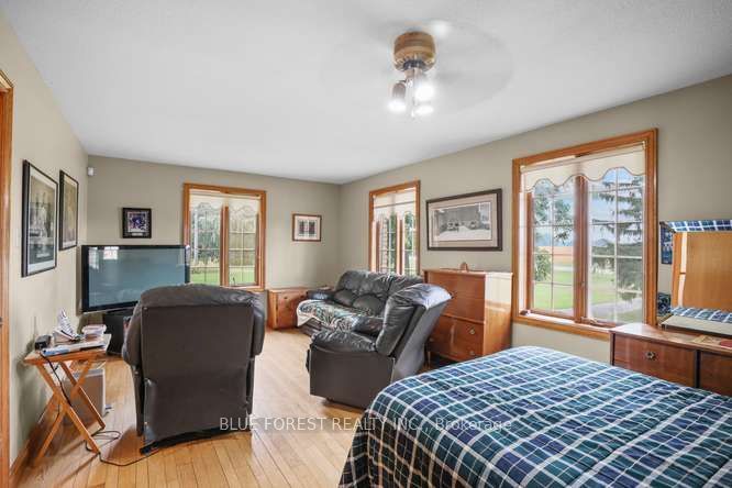 9869 Currie Road Property Photo 24