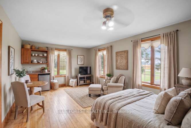 9869 Currie Road Property Photo 25