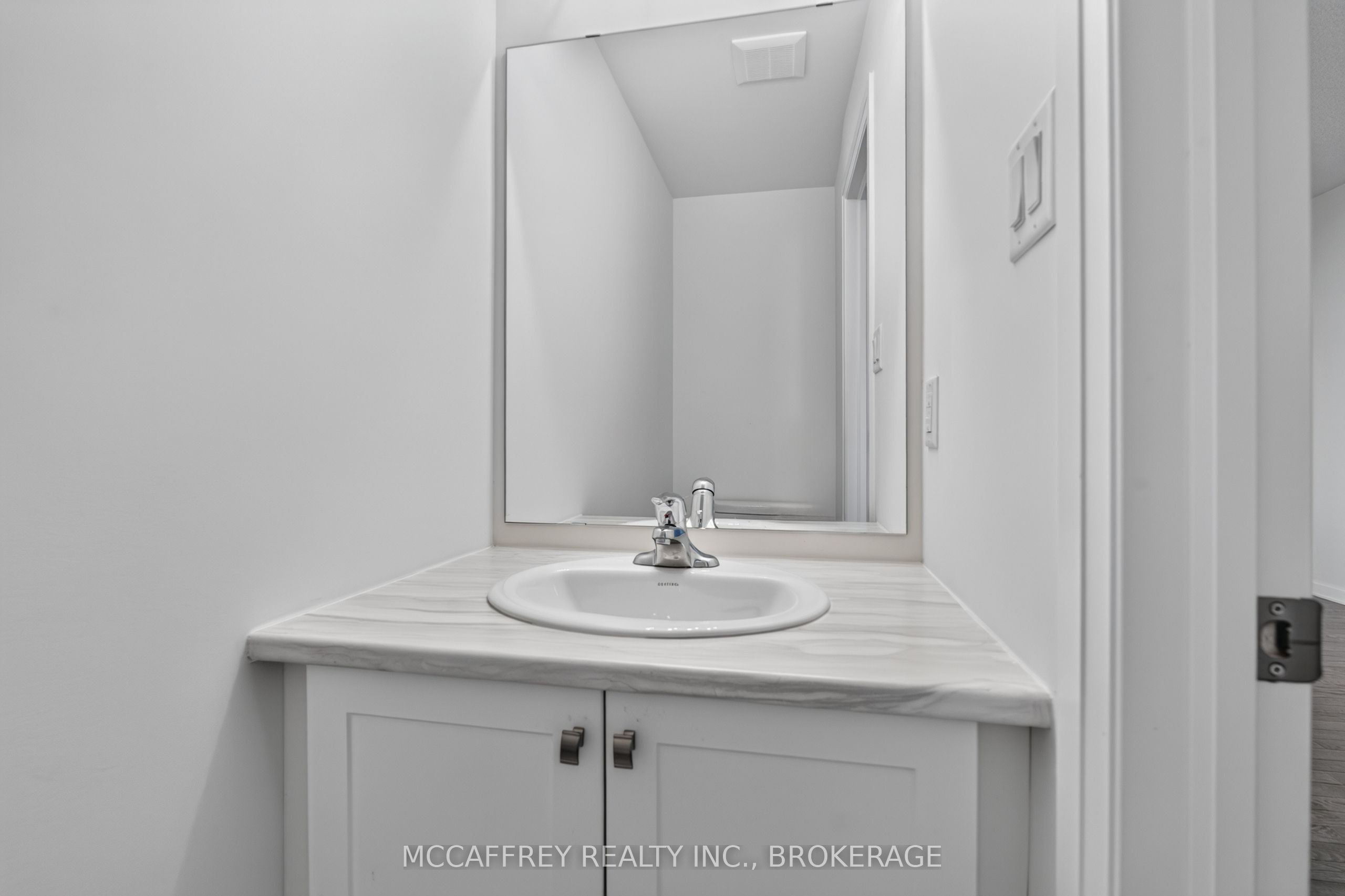 117 Windermere Boulevard Property Photo 22