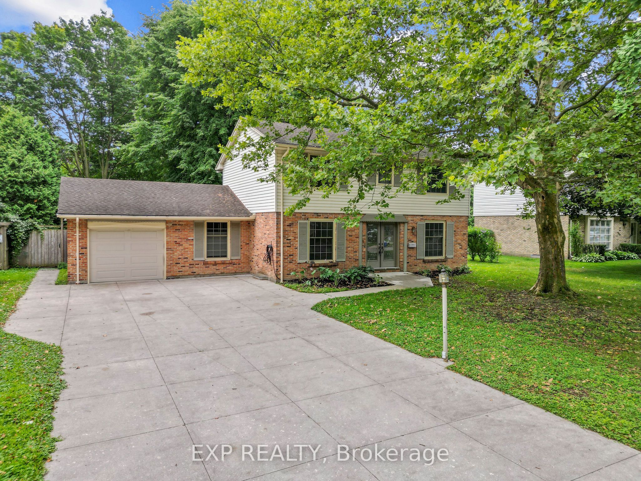 42 Queen Mary Crescent Property Photo 2