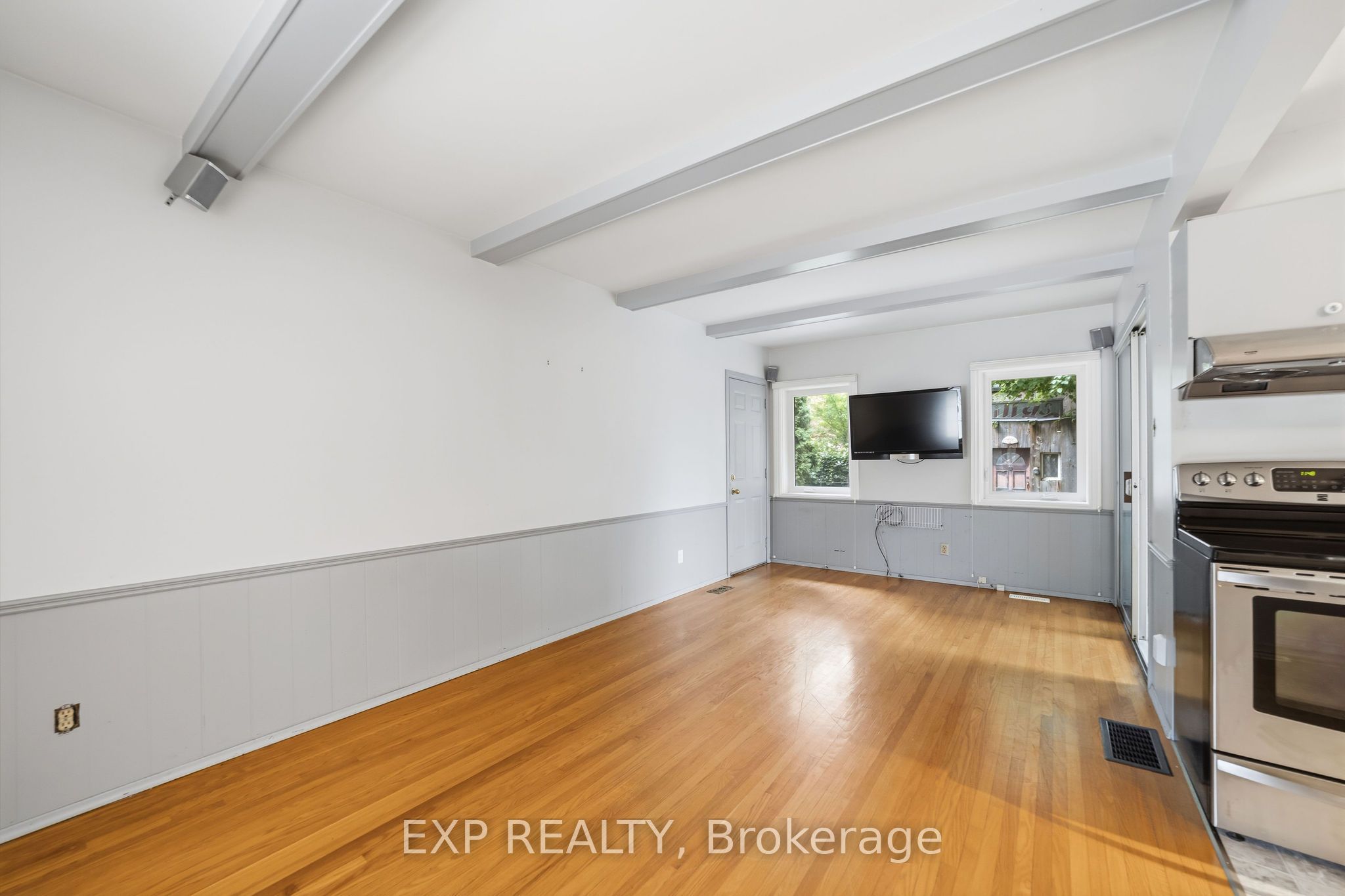 42 Queen Mary Crescent Property Photo 7