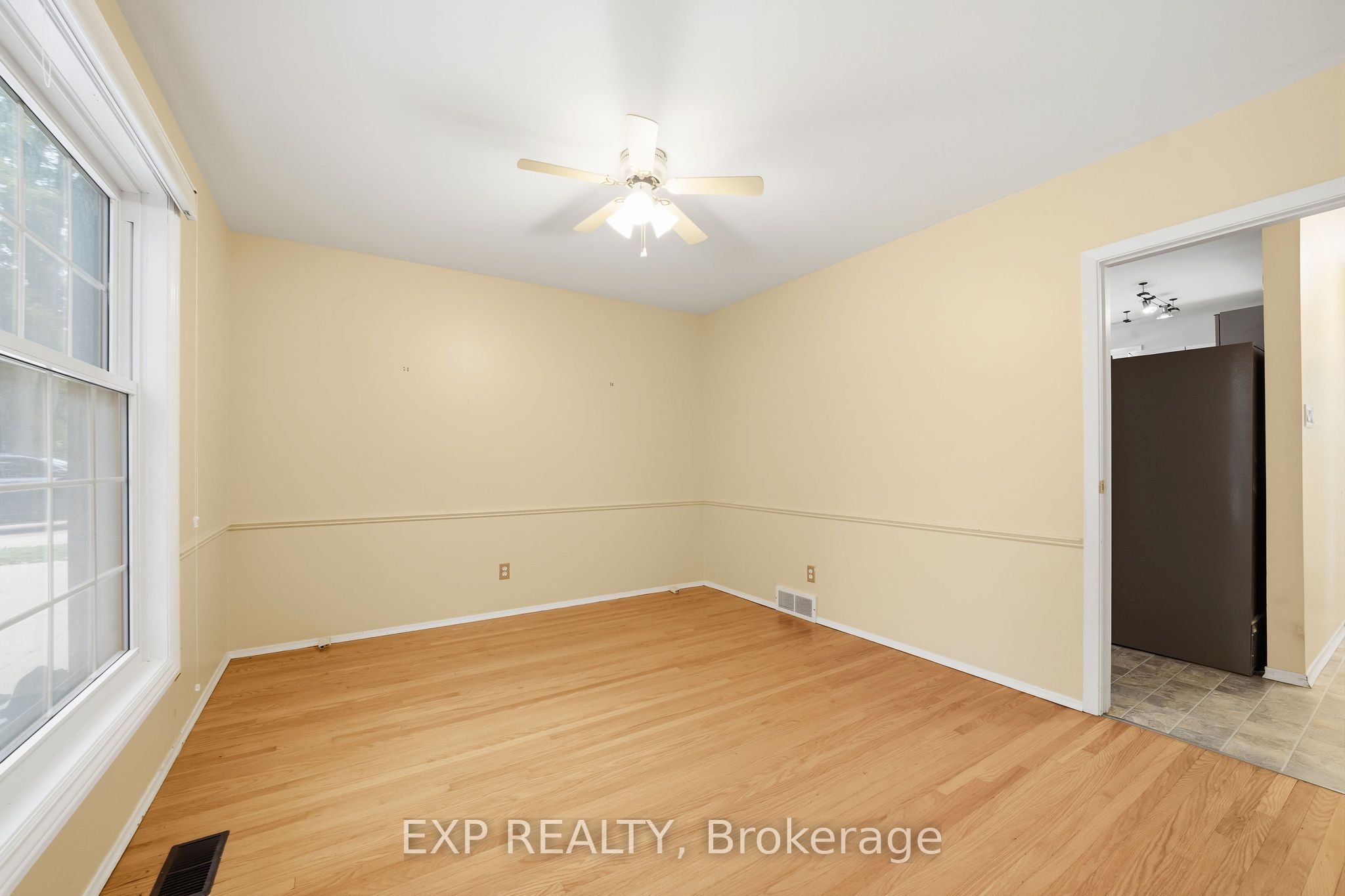 42 Queen Mary Crescent Property Photo 9