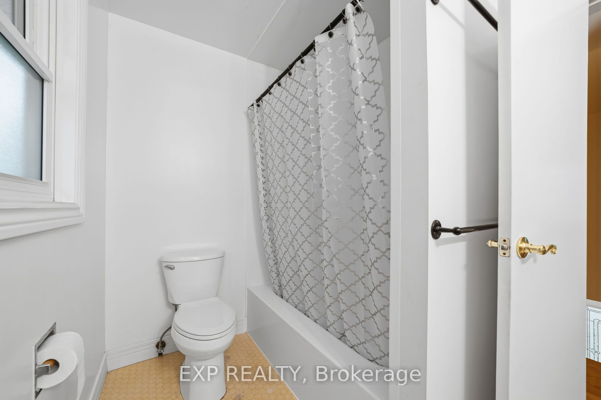 42 Queen Mary Crescent Property Photo 17