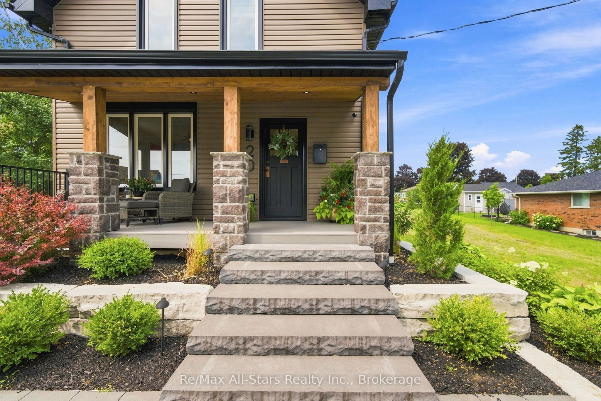20 Mary Street E Property Photo 5