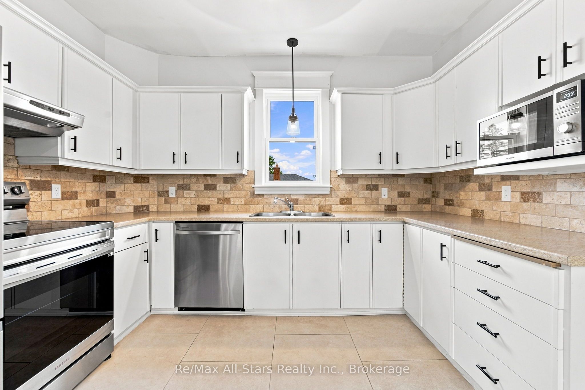 20 Mary Street E Property Photo 12