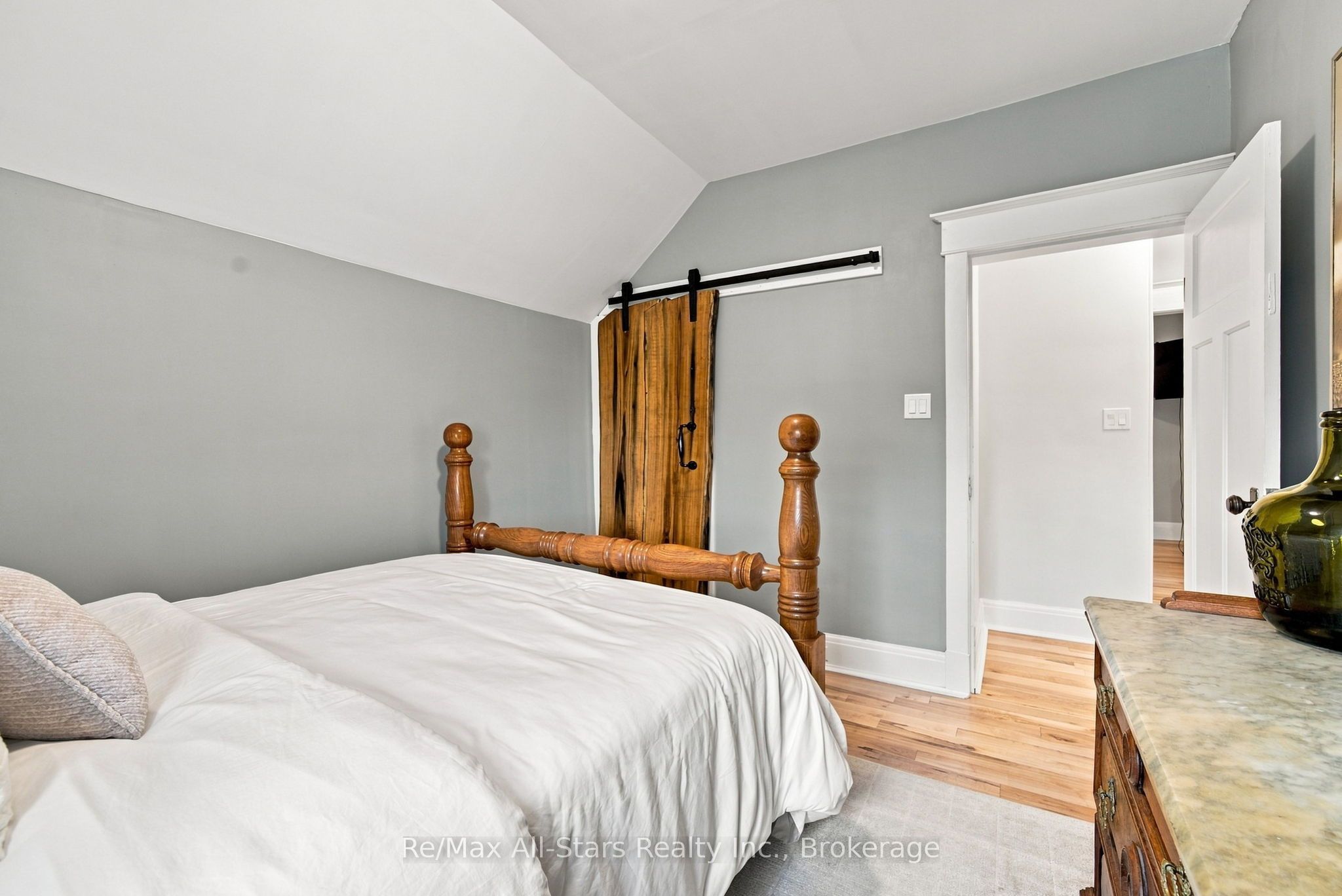 20 Mary Street E Property Photo 20