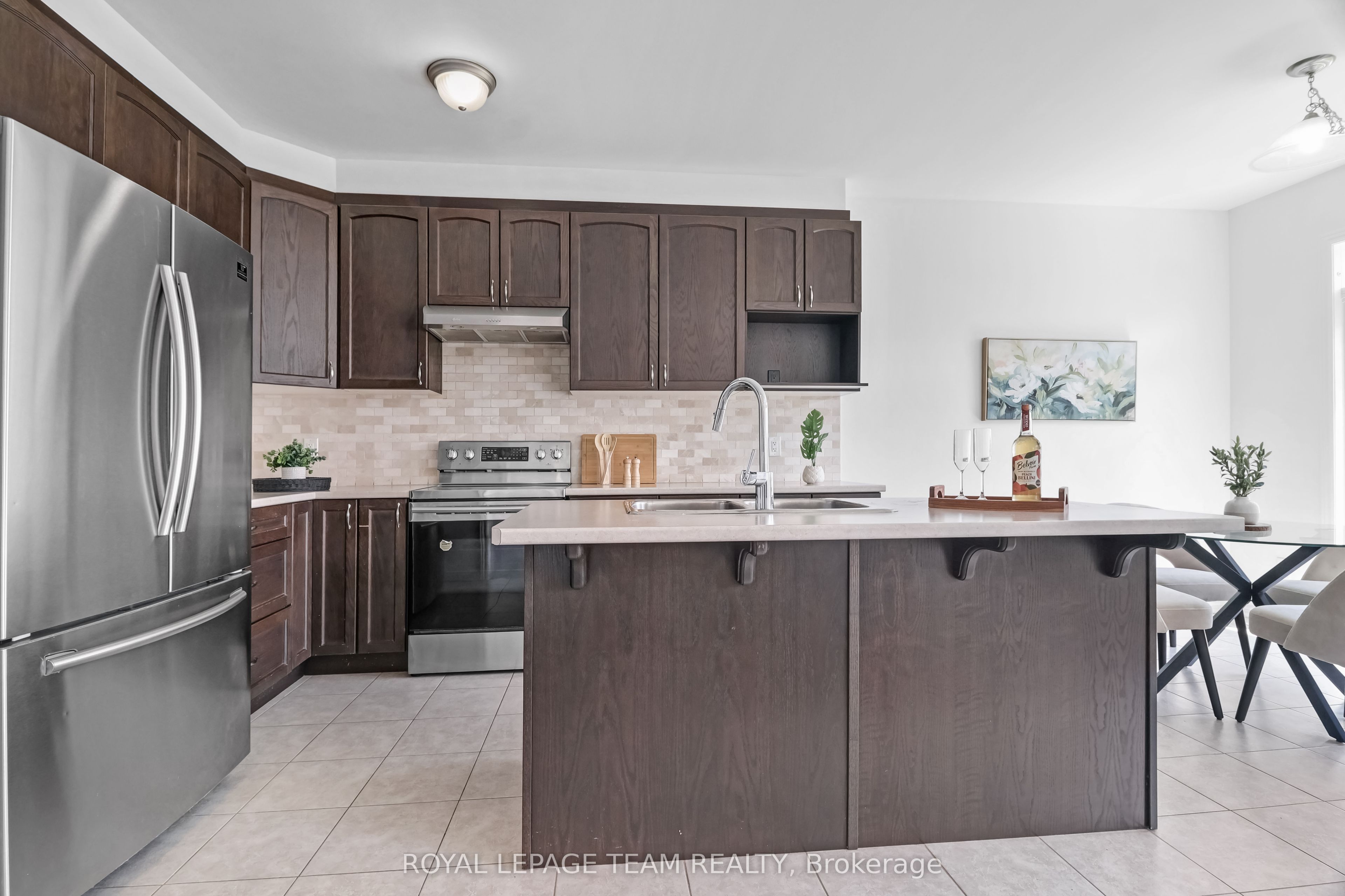 4852 Abbott Street E Property Photo 9