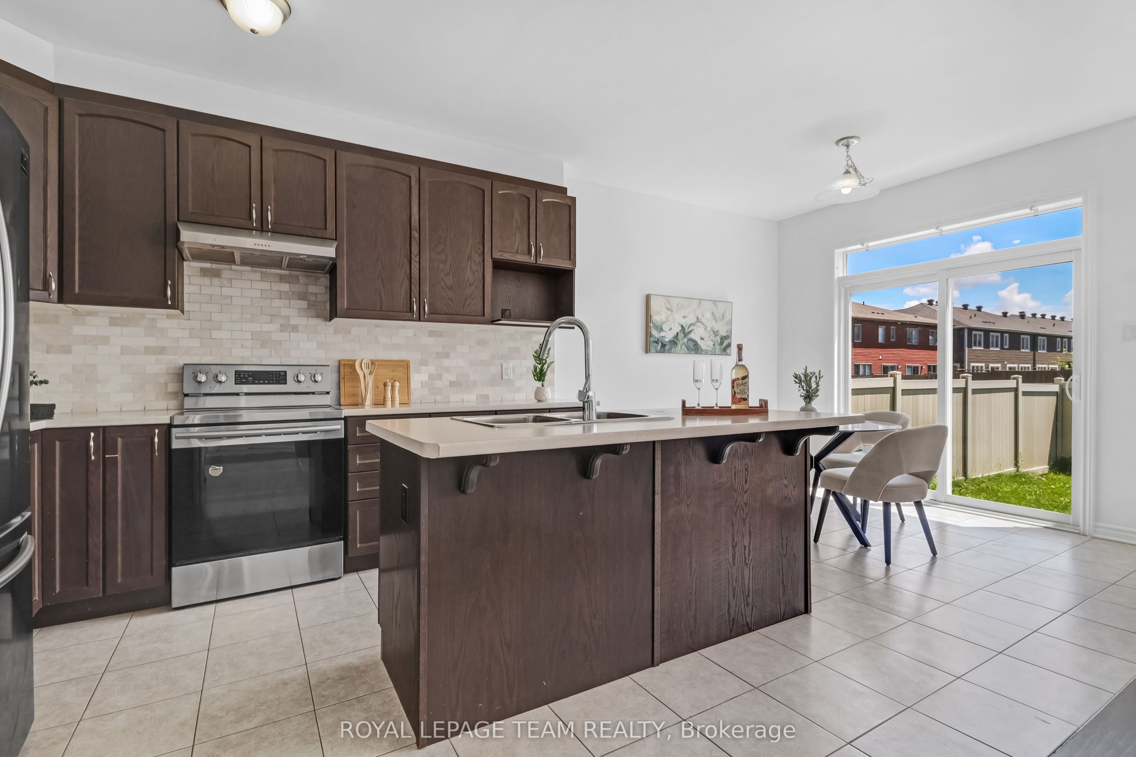 4852 Abbott Street E Property Photo 10
