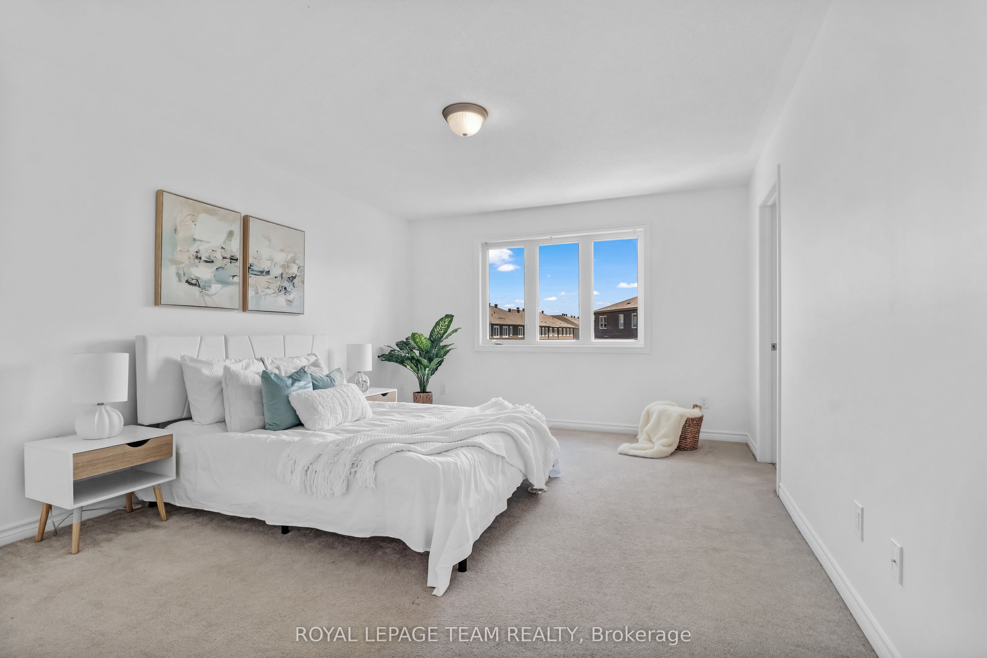 4852 Abbott Street E Property Photo 16
