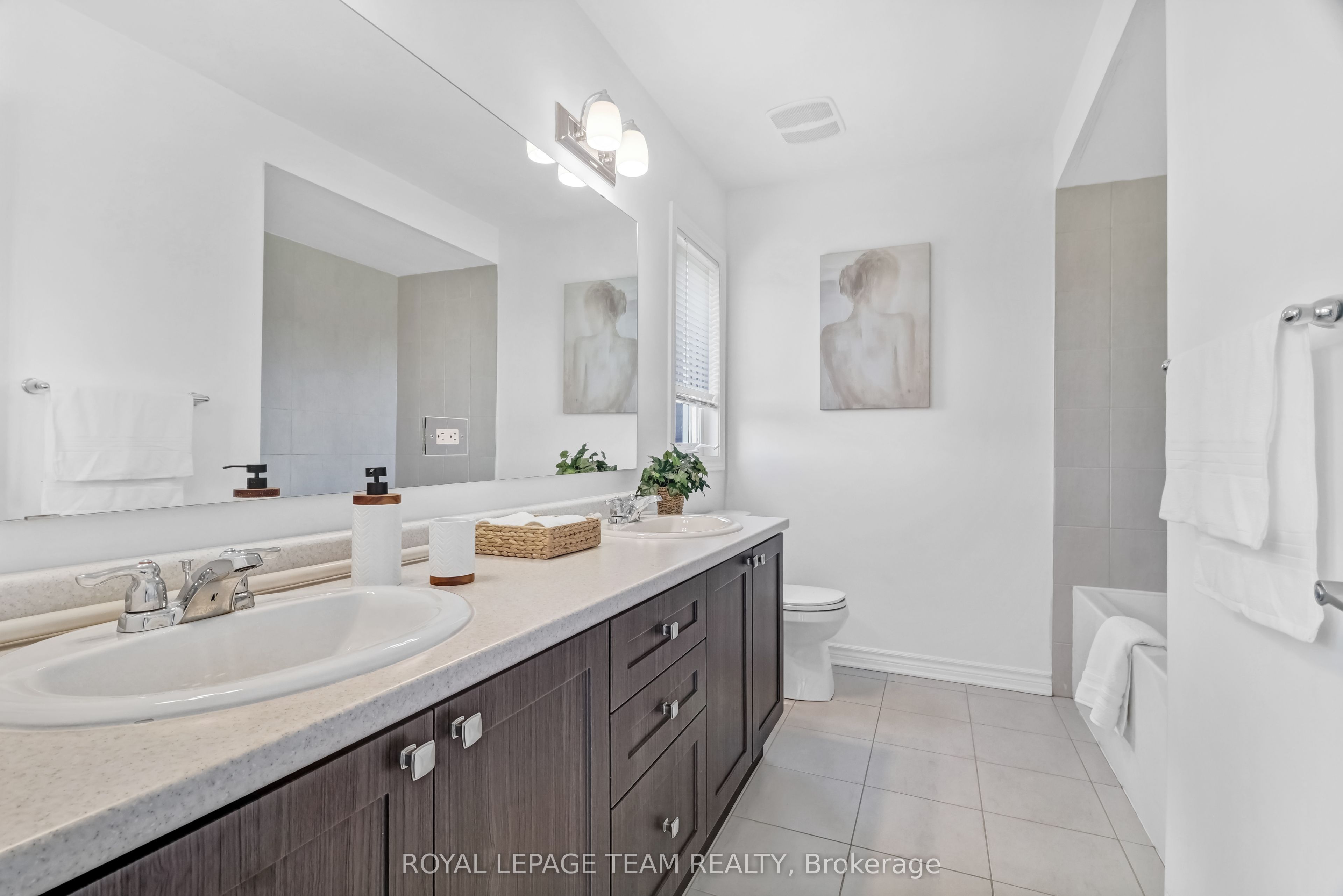 4852 Abbott Street E Property Photo 17