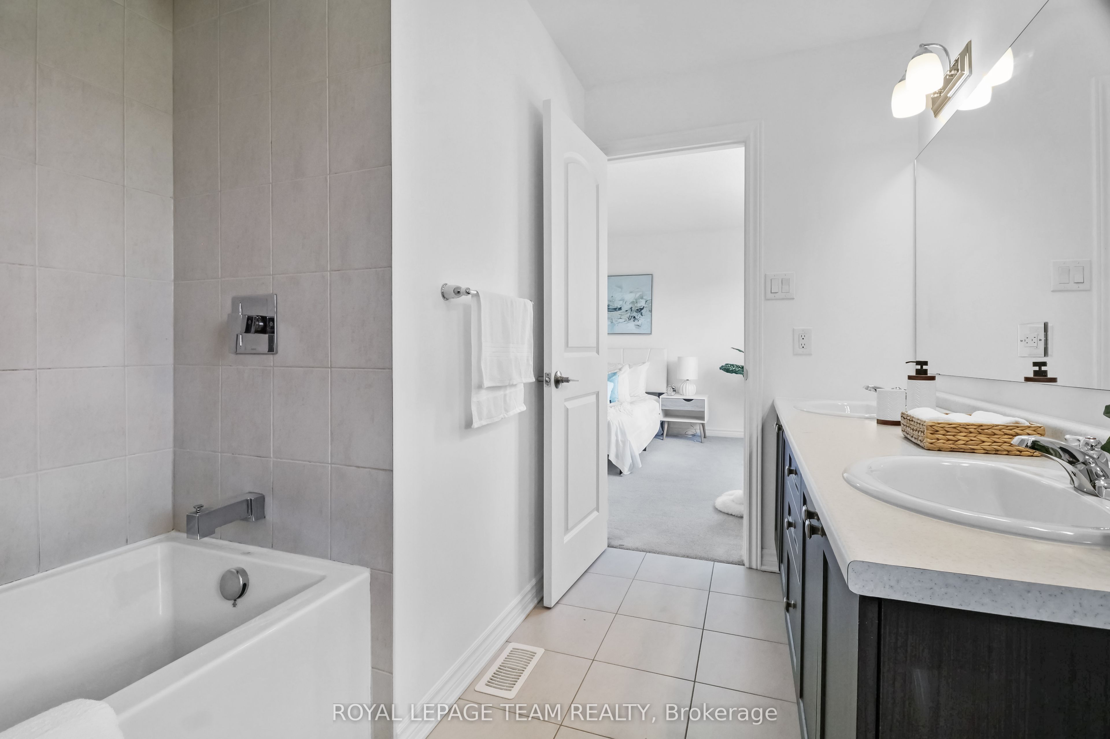 4852 Abbott Street E Property Photo 18