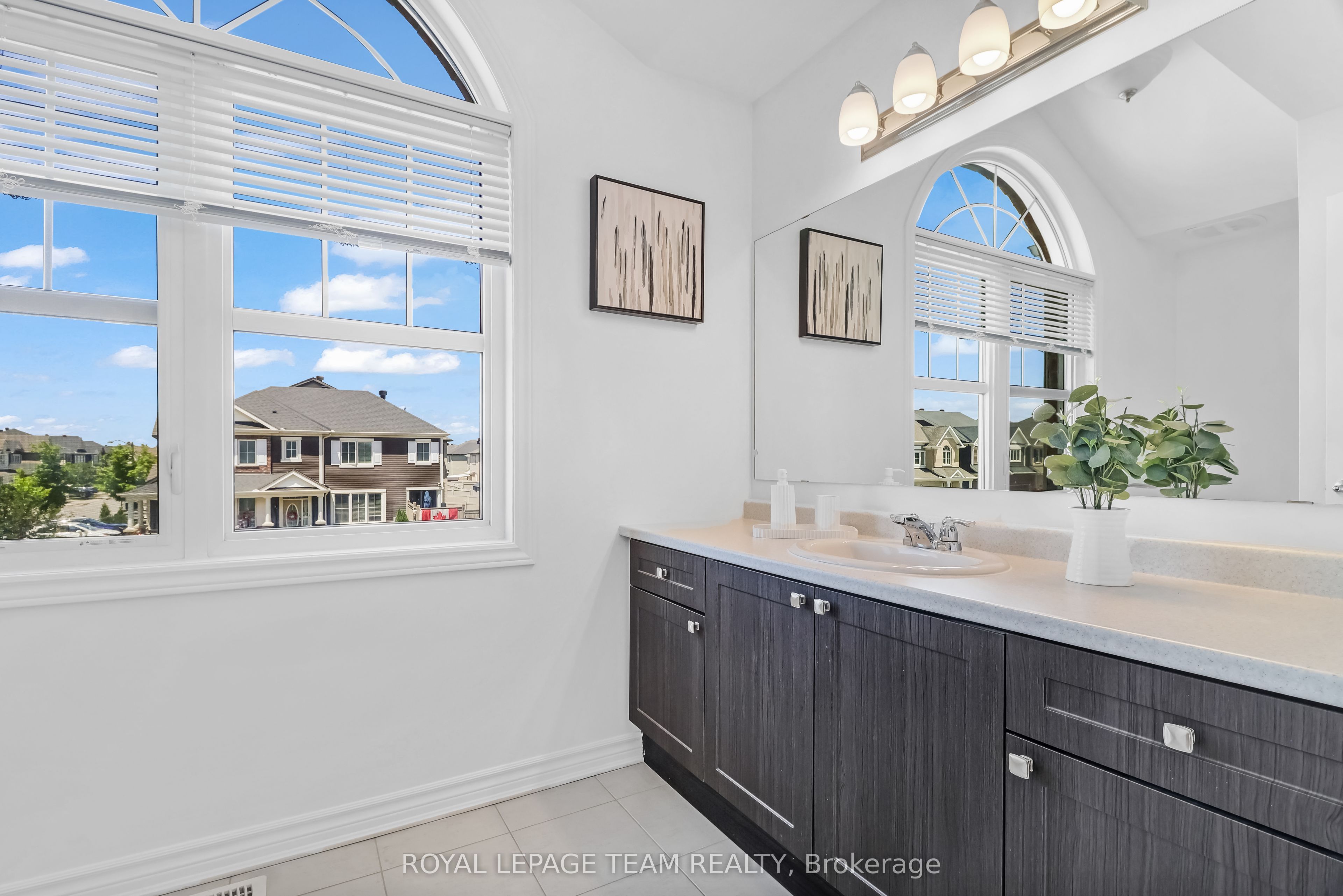 4852 Abbott Street E Property Photo 20